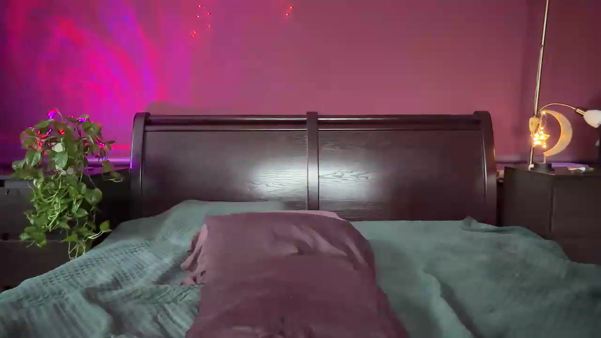 Gallery image thumbnail from Emily_Me's myfreecams stream on, 06/19/2026, 16:55 image 18 of 20