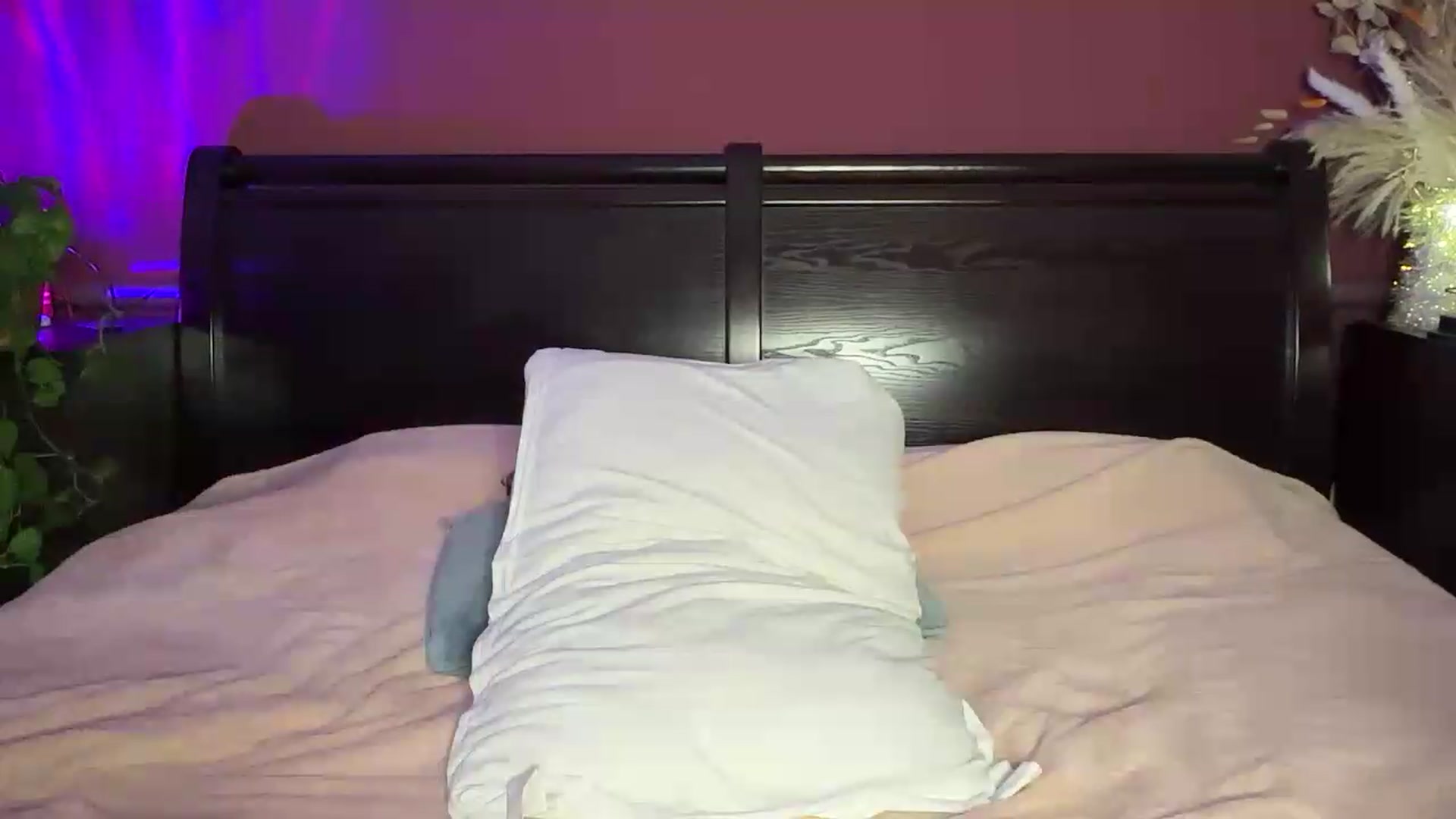Gallery image thumbnail from Emily_Me's myfreecams stream on, 09/01/2026, 16:02 image 20 of 20