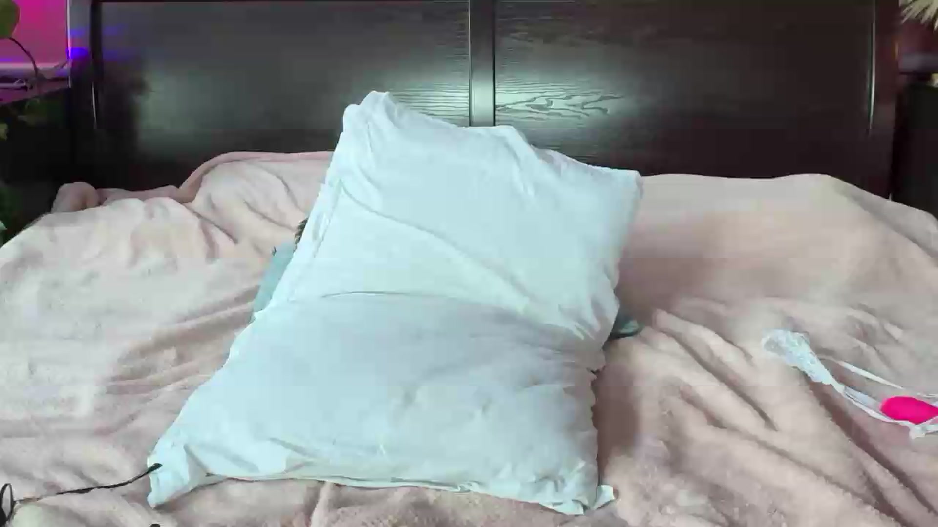 Gallery image thumbnail from Emily_Me's myfreecams stream on, 09/03/2026, 16:43 image 13 of 20