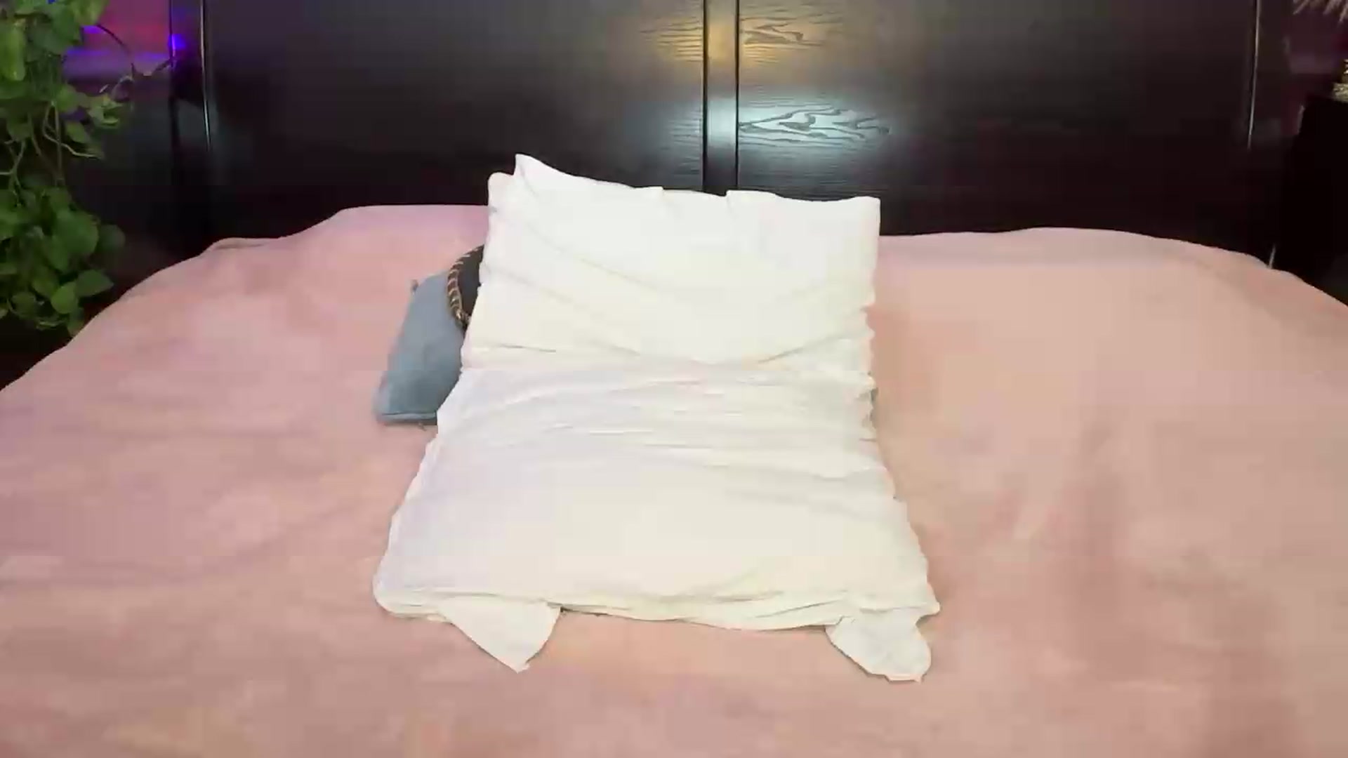 Gallery image thumbnail from Emily_Me's myfreecams stream on, 09/04/2026, 18:34 image 17 of 20