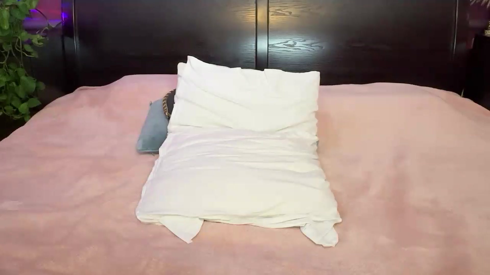 Gallery image thumbnail from Emily_Me's myfreecams stream on, 09/04/2026, 18:34 image 18 of 20