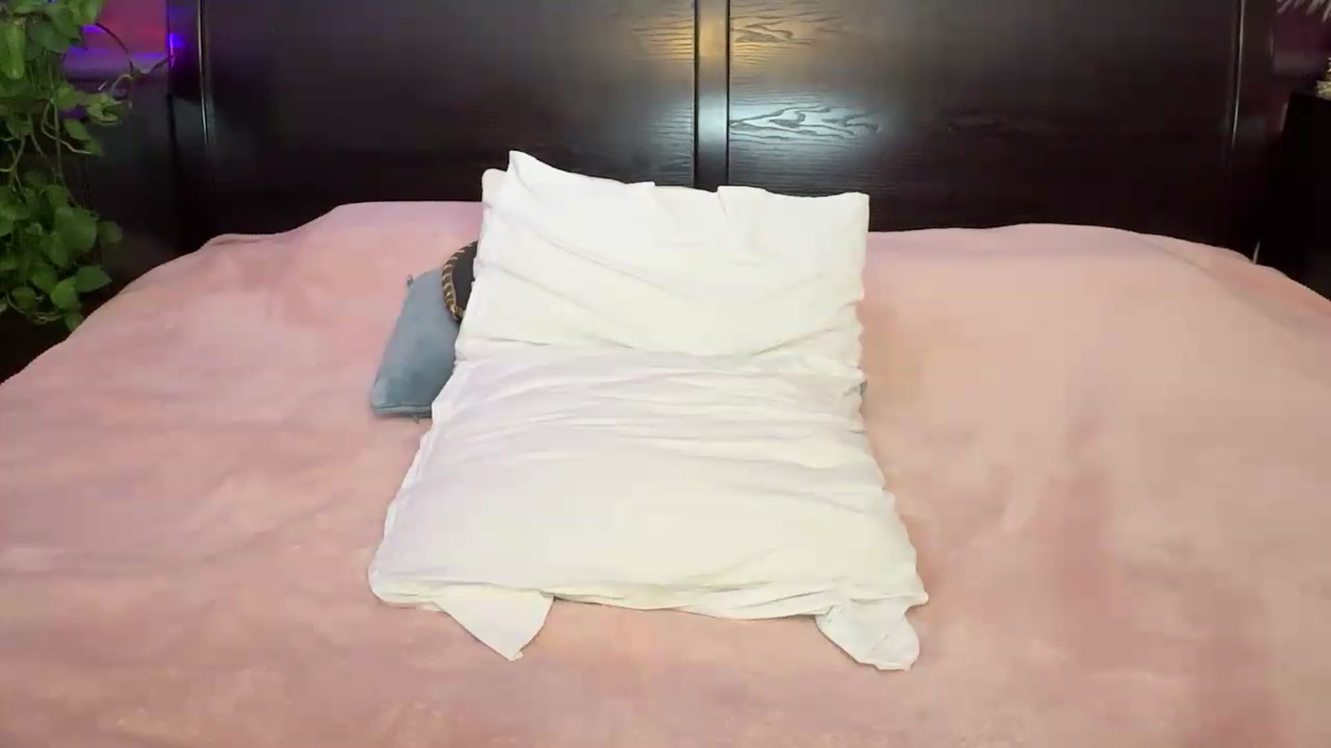 Gallery image thumbnail from Emily_Me's myfreecams stream on, 09/04/2026, 18:34 image 20 of 20