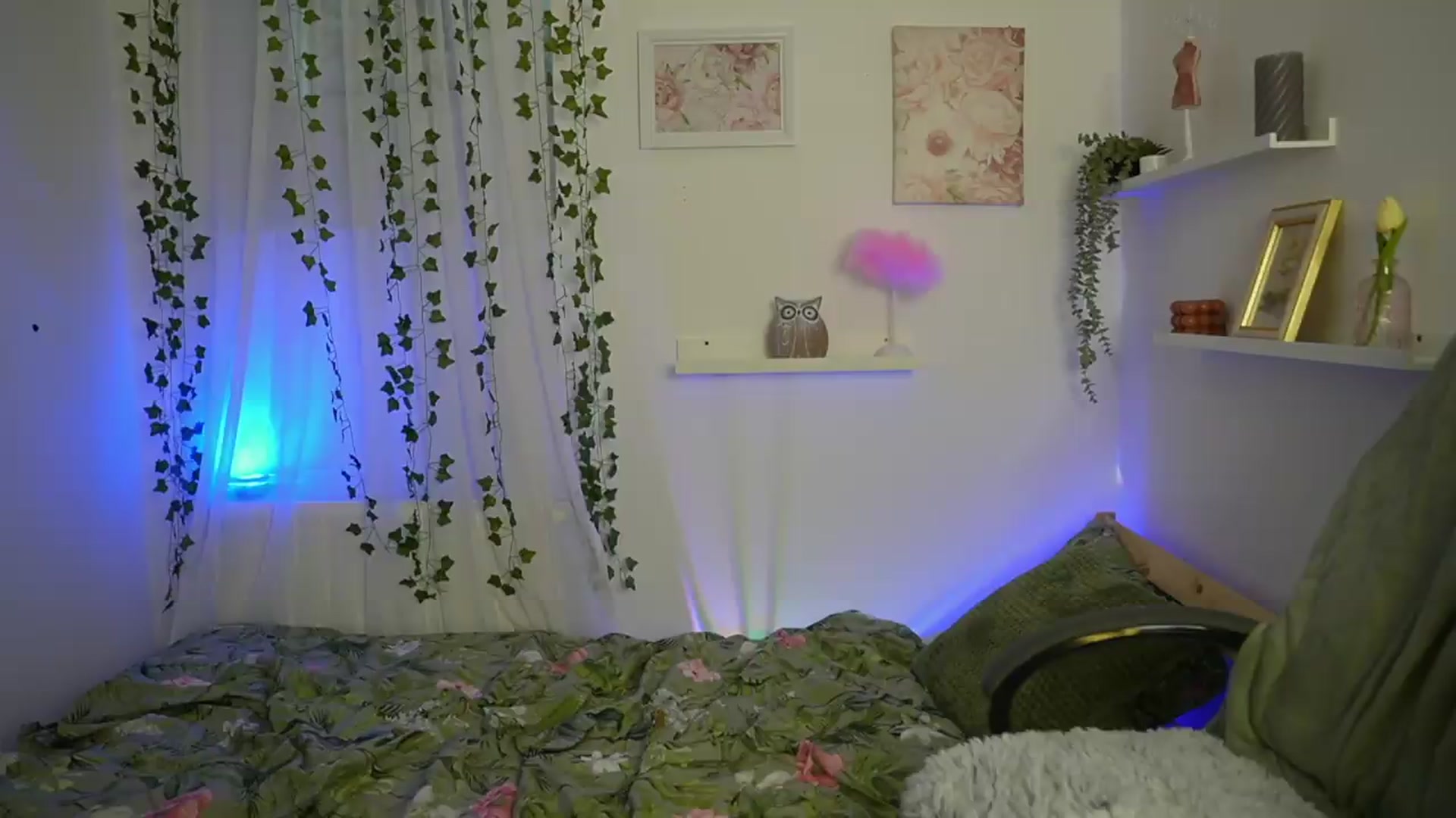 Gallery image thumbnail from Emily_Paris18's myfreecams stream on, 05/30/2026, 17:01 image 7 of 20