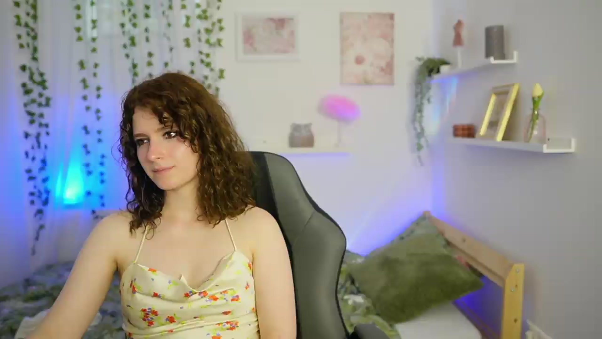 Gallery image thumbnail from Emily_Paris18's myfreecams stream on, 05/31/2026, 15:17 image 9 of 20