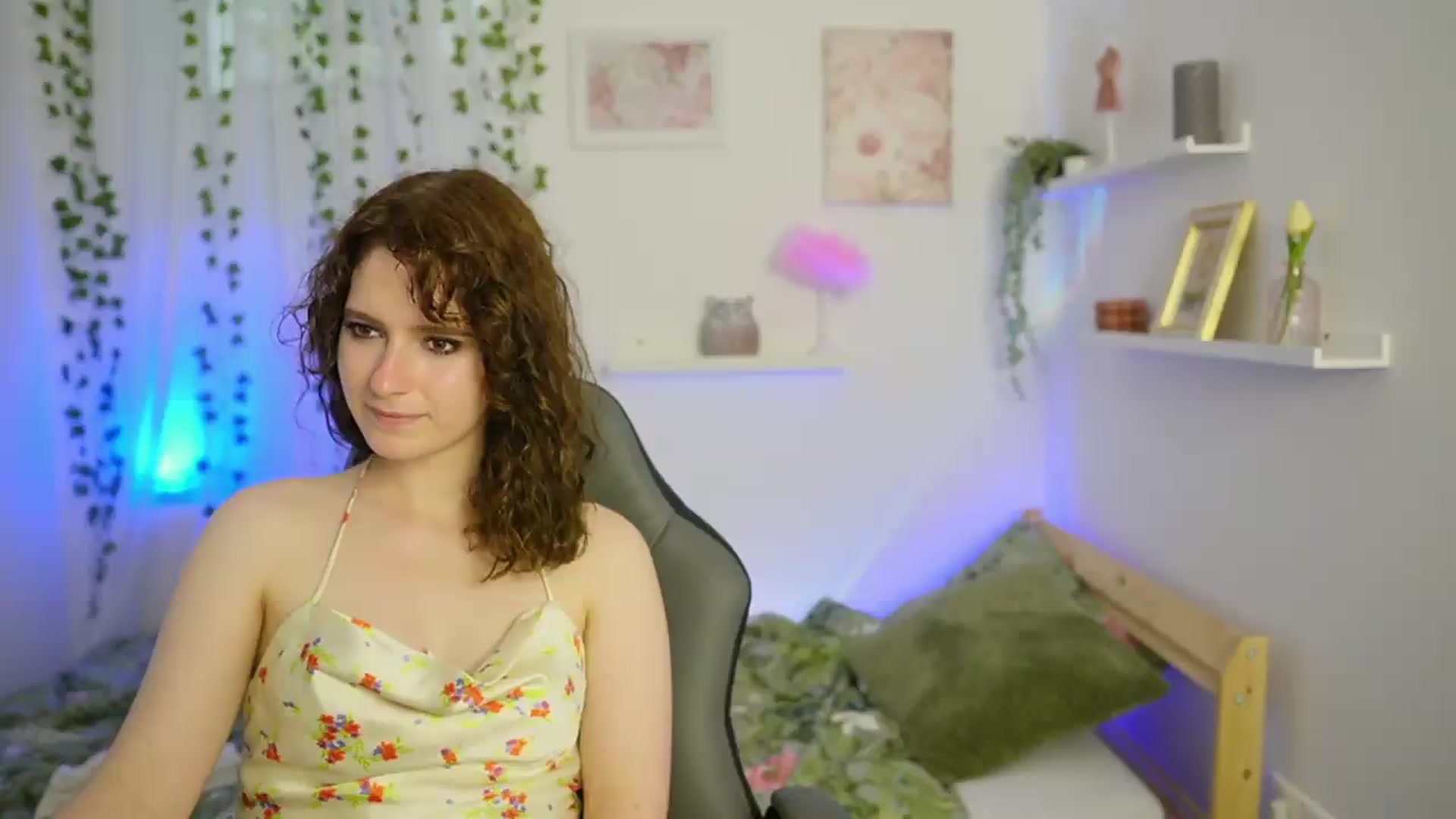 Gallery image thumbnail from Emily_Paris18's myfreecams stream on, 05/31/2026, 15:17 image 18 of 20