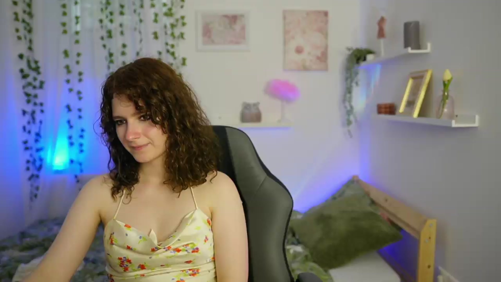 Gallery image thumbnail from Emily_Paris18's myfreecams stream on, 05/31/2026, 15:17 image 7 of 20