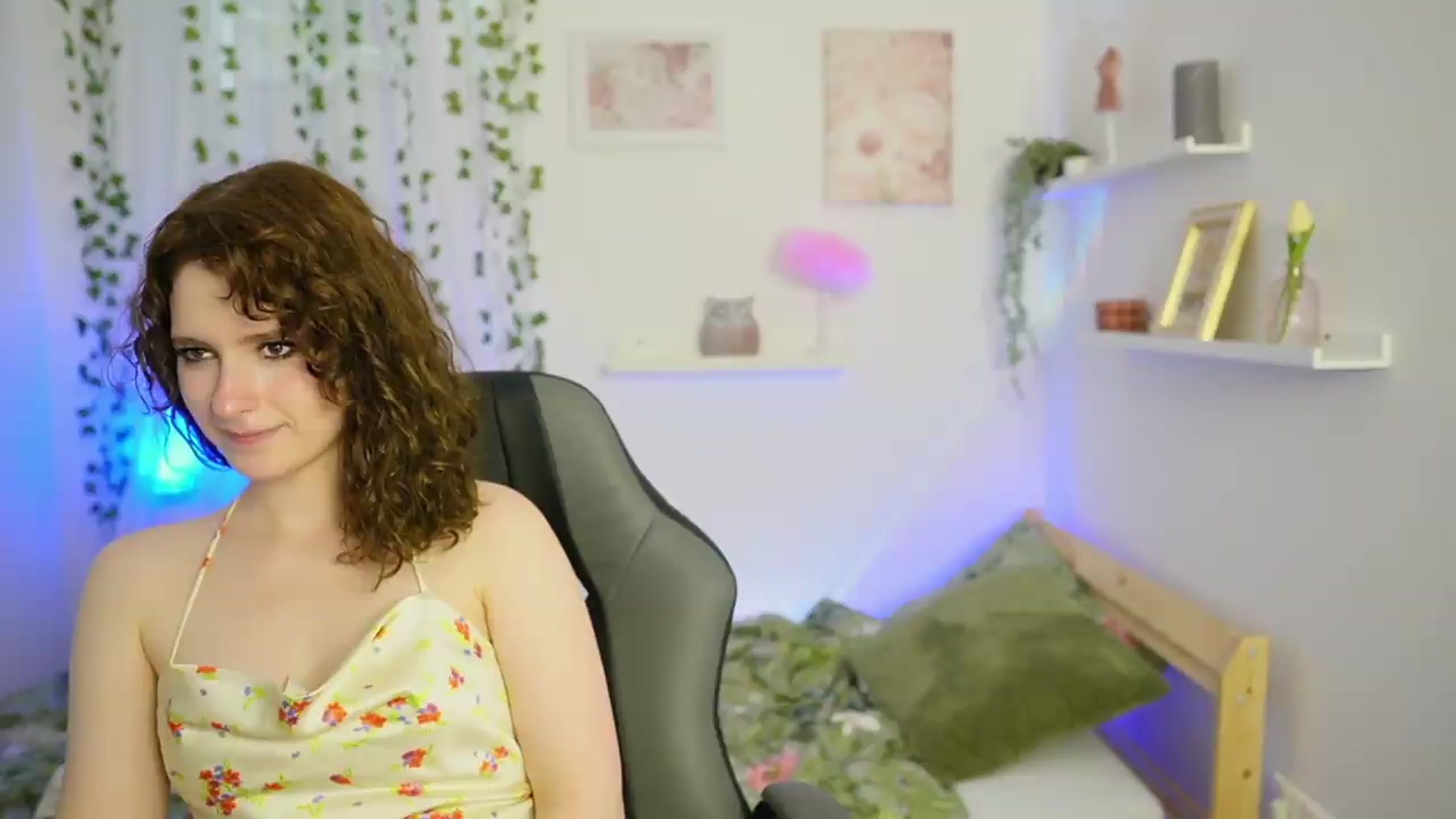 Gallery image thumbnail from Emily_Paris18's myfreecams stream on, 05/31/2026, 15:17 image 15 of 20
