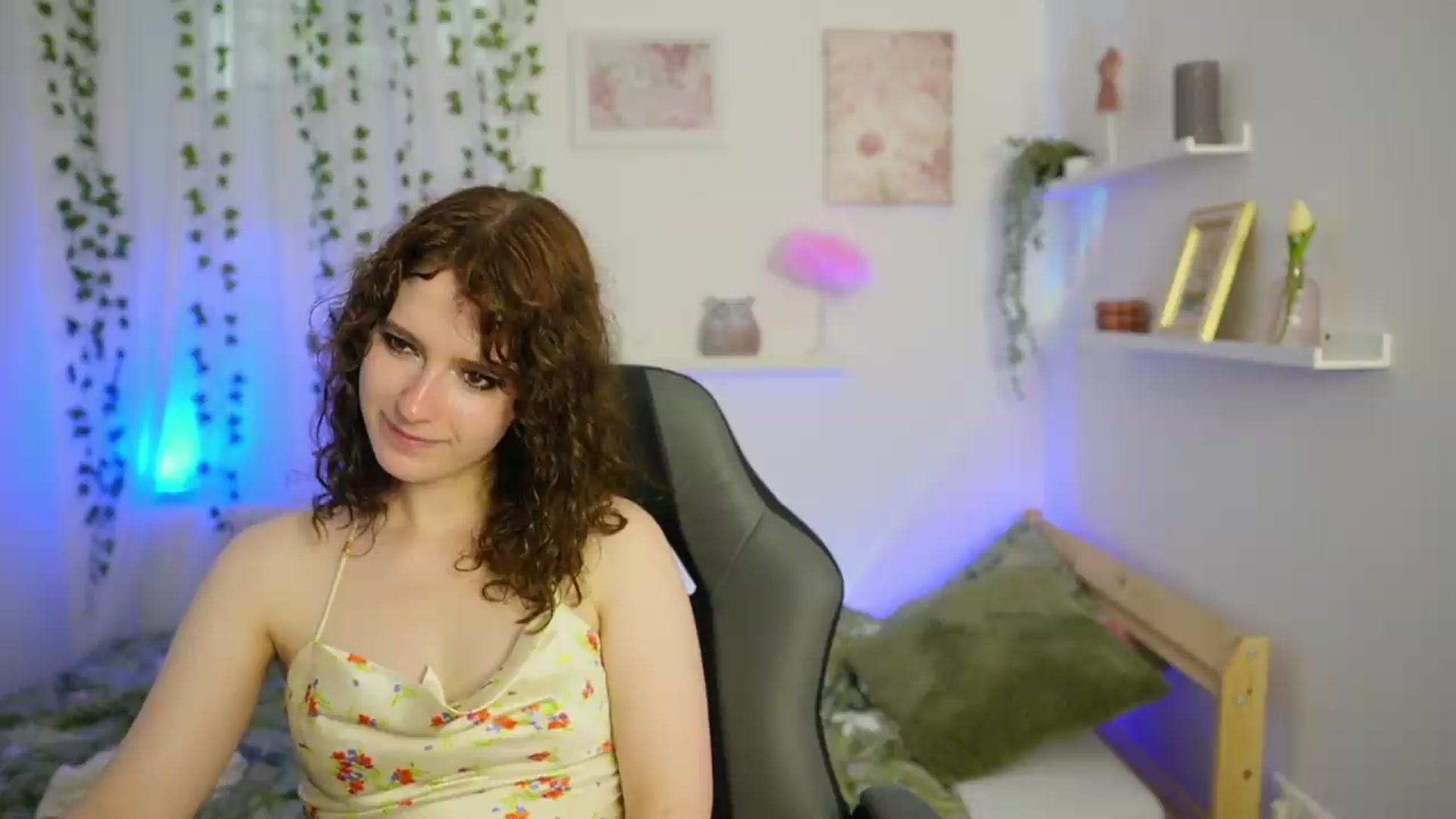 Gallery image thumbnail from Emily_Paris18's myfreecams stream on, 05/31/2026, 15:17 image 8 of 20