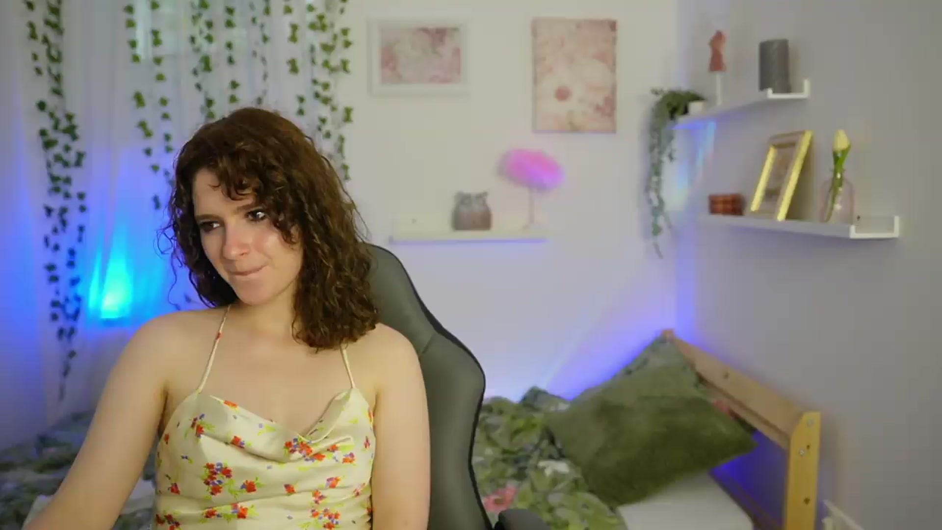 Gallery image thumbnail from Emily_Paris18's myfreecams stream on, 05/31/2026, 15:17 image 17 of 20