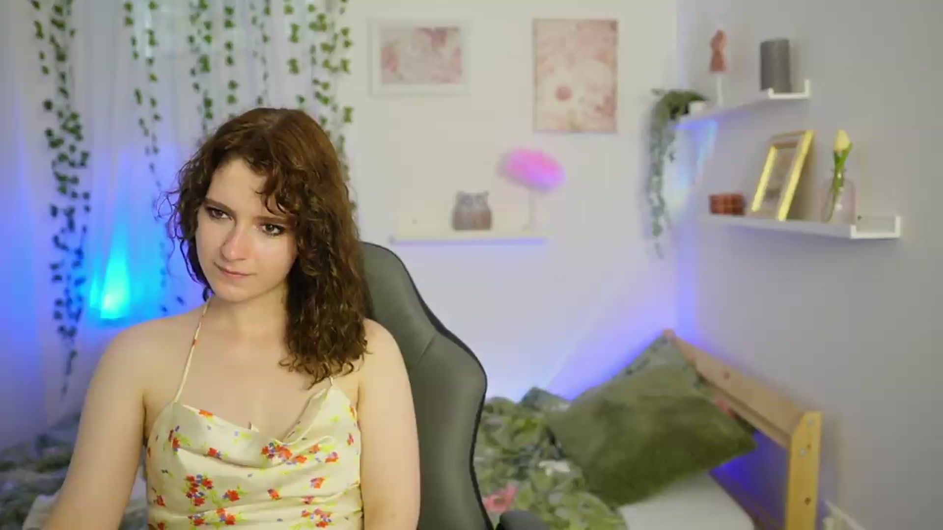 Gallery image thumbnail from Emily_Paris18's myfreecams stream on, 05/31/2026, 15:17 image 16 of 20