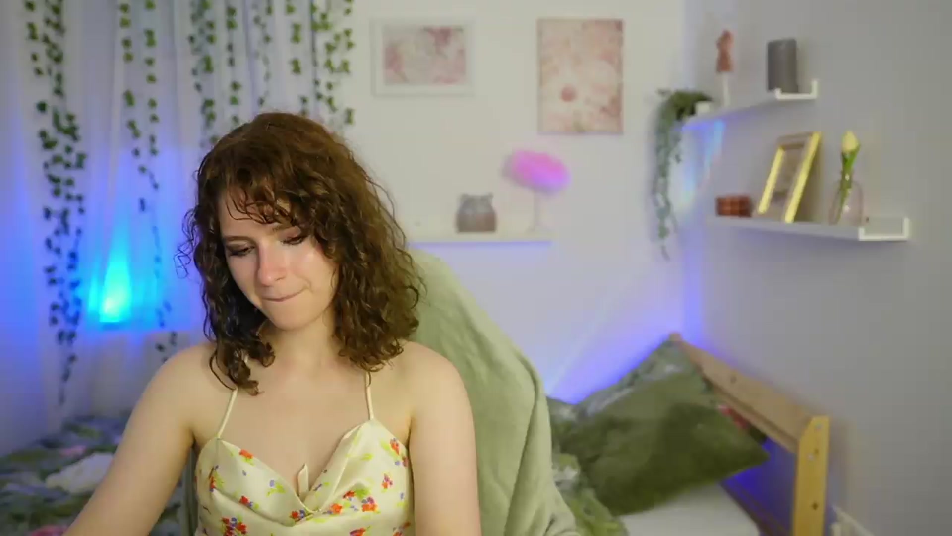 Gallery image thumbnail from Emily_Paris18's myfreecams stream on, 05/31/2026, 17:37 image 17 of 20