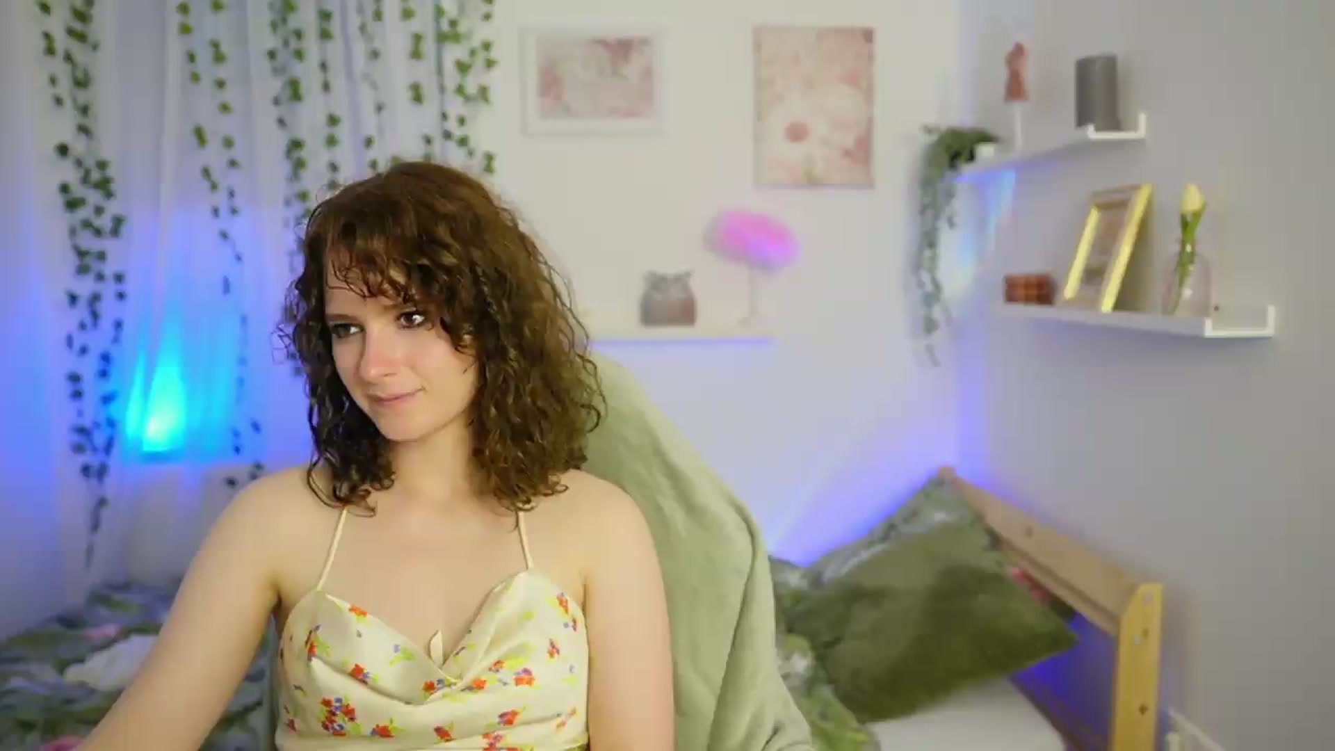 Gallery image thumbnail from Emily_Paris18's myfreecams stream on, 05/31/2026, 17:37 image 13 of 20