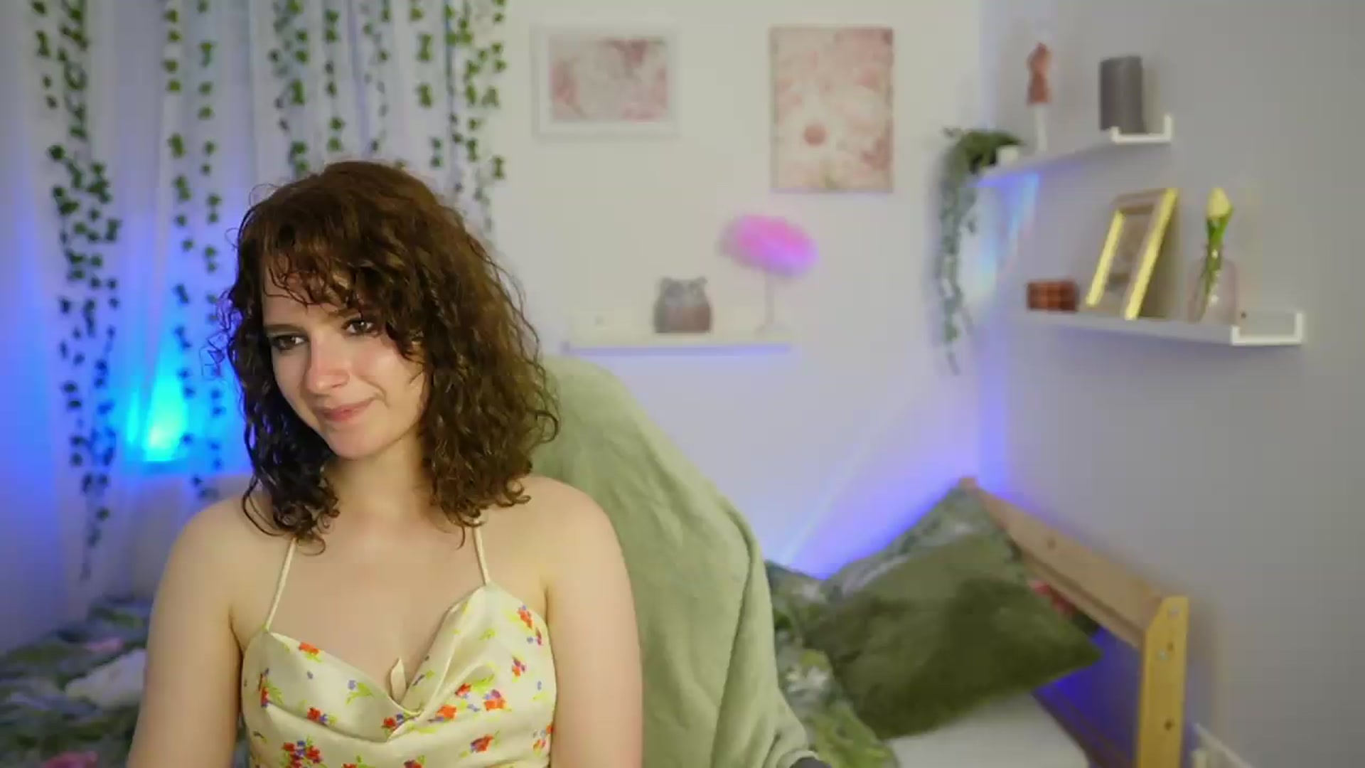 Gallery image thumbnail from Emily_Paris18's myfreecams stream on, 05/31/2026, 17:37 image 12 of 20