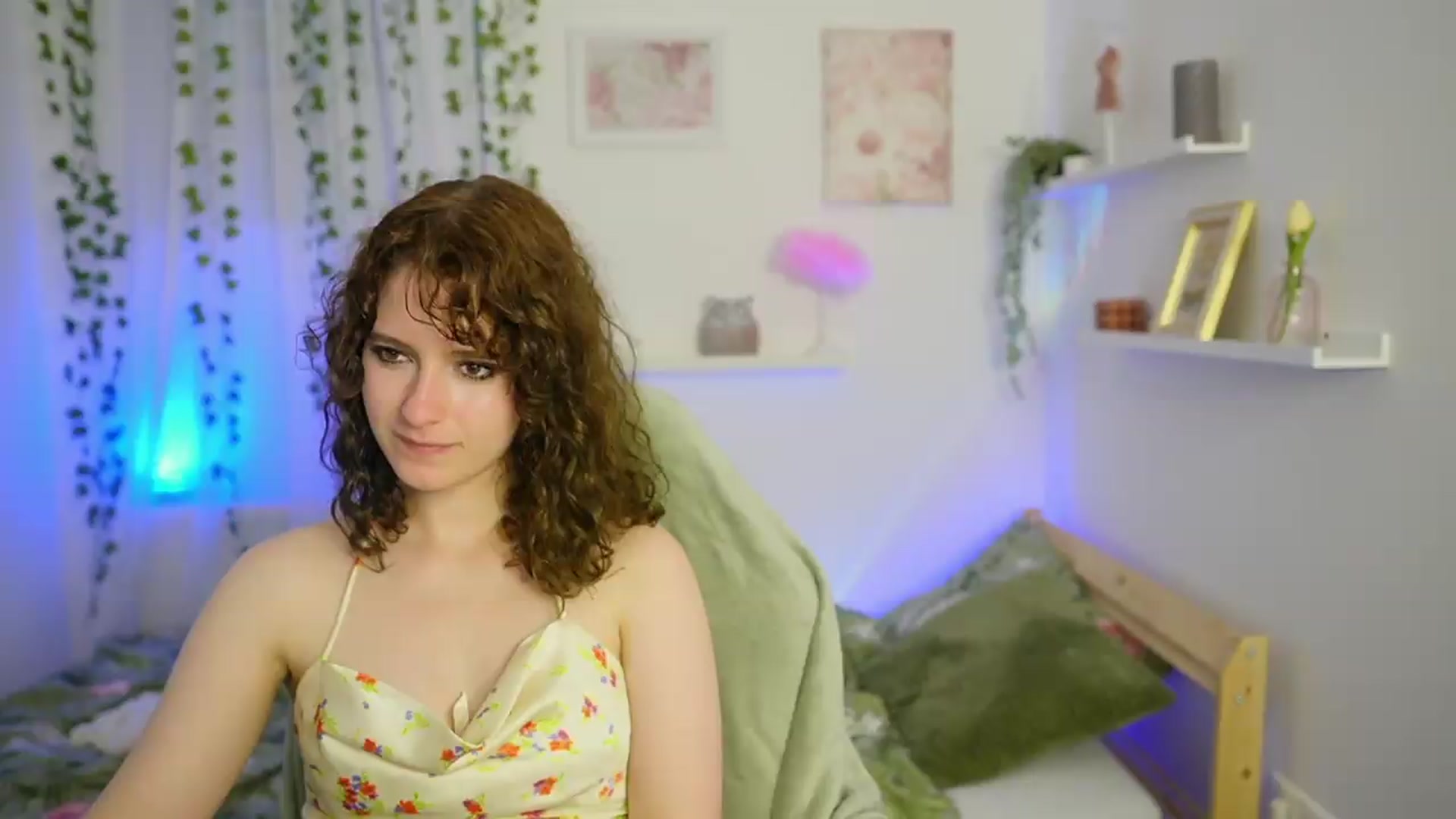 Gallery image thumbnail from Emily_Paris18's myfreecams stream on, 05/31/2026, 17:37 image 16 of 20