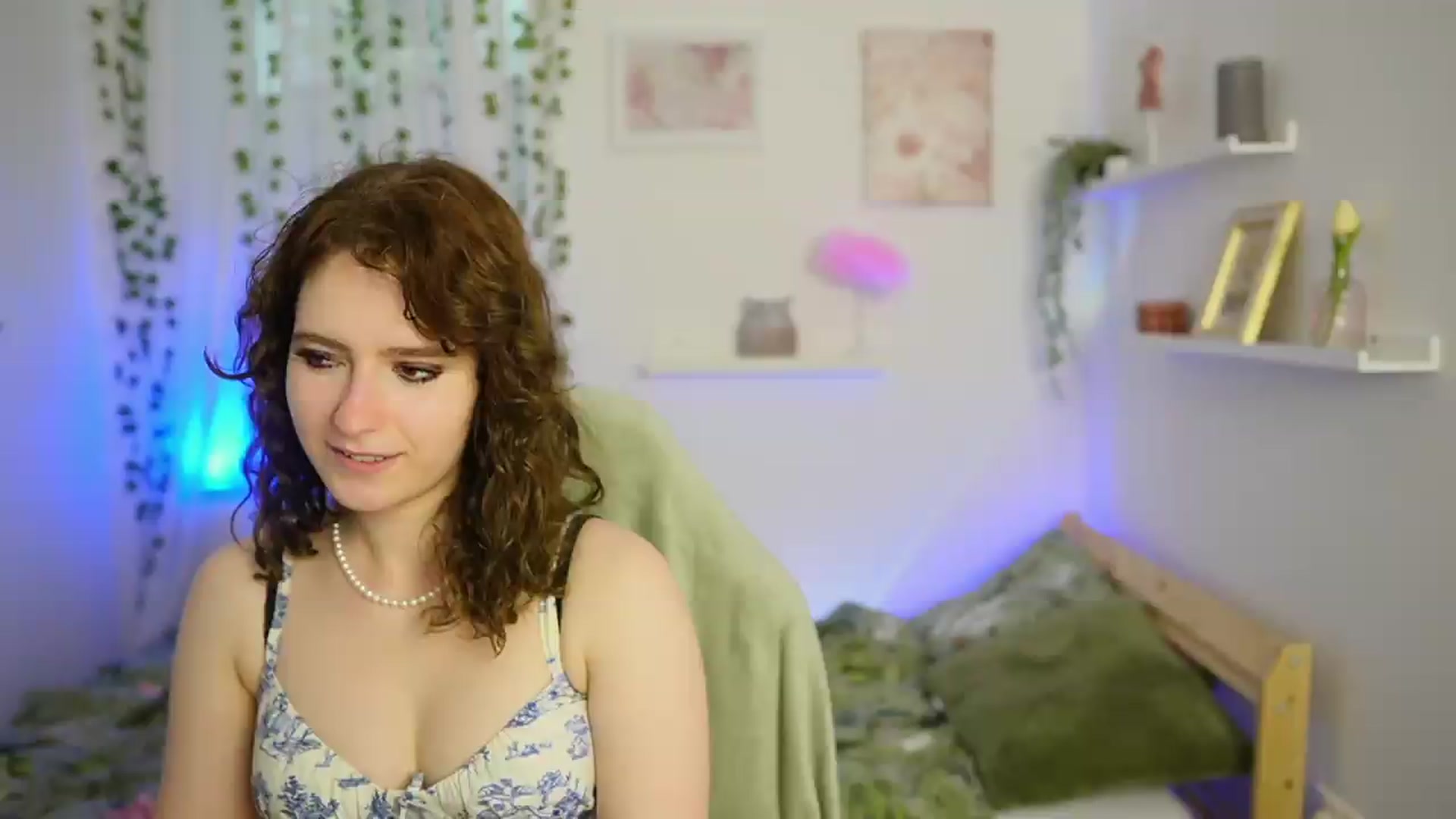 Gallery image thumbnail from Emily_Paris18's myfreecams stream on, 06/01/2026, 15:10 image 10 of 20