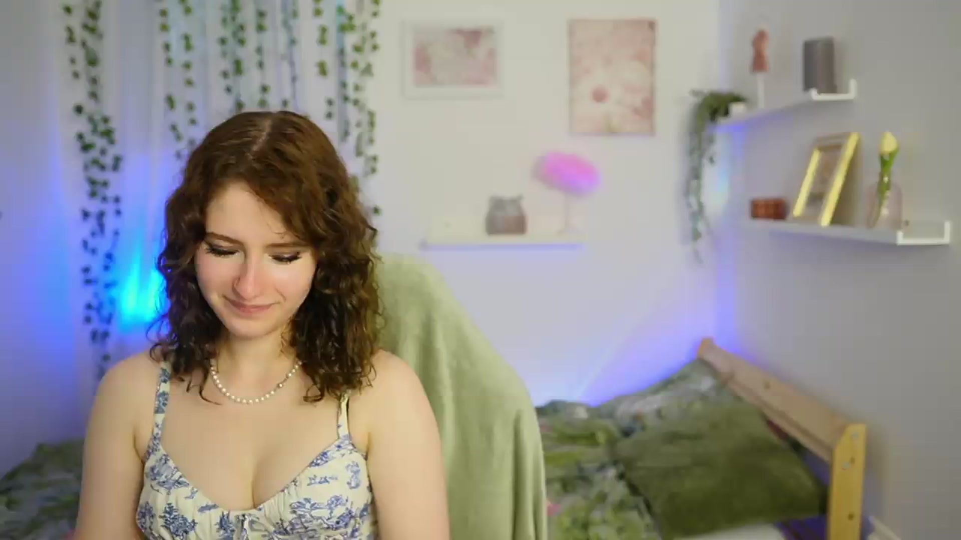 Gallery image thumbnail from Emily_Paris18's myfreecams stream on, 06/01/2026, 16:44 image 18 of 20
