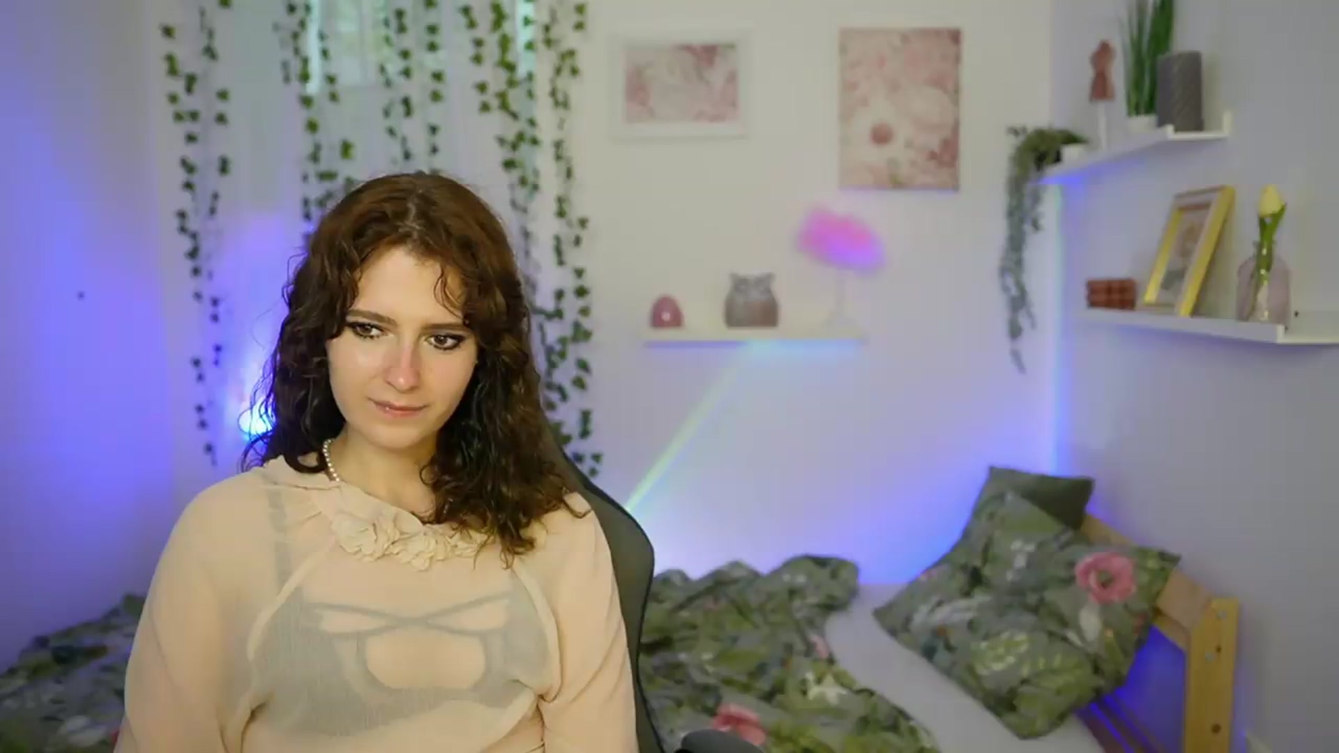 Gallery image thumbnail from Emily_Paris18's myfreecams stream on, 06/05/2026, 15:35 image 15 of 20