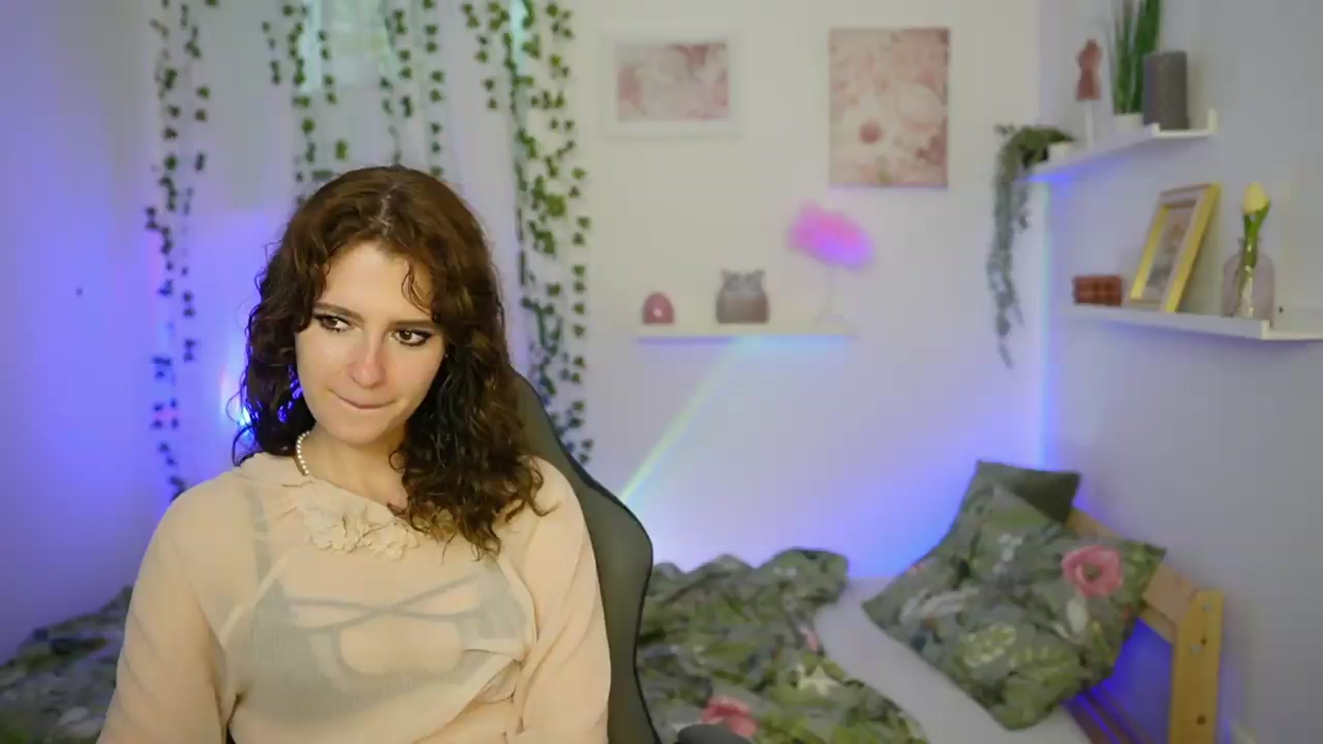 Gallery image thumbnail from Emily_Paris18's myfreecams stream on, 06/05/2026, 15:35 image 2 of 20