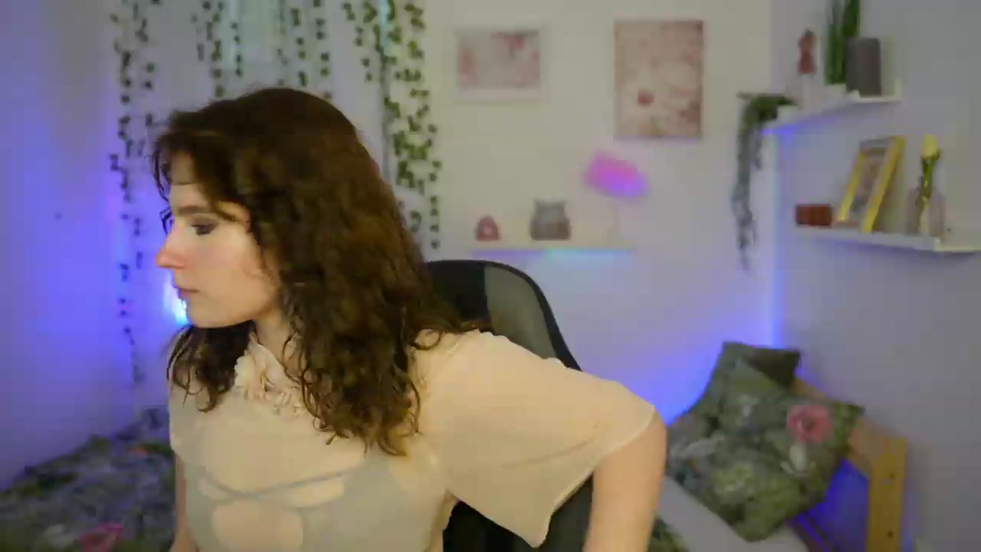 Gallery image thumbnail from Emily_Paris18's myfreecams stream on, 06/05/2026, 16:29 image 12 of 20