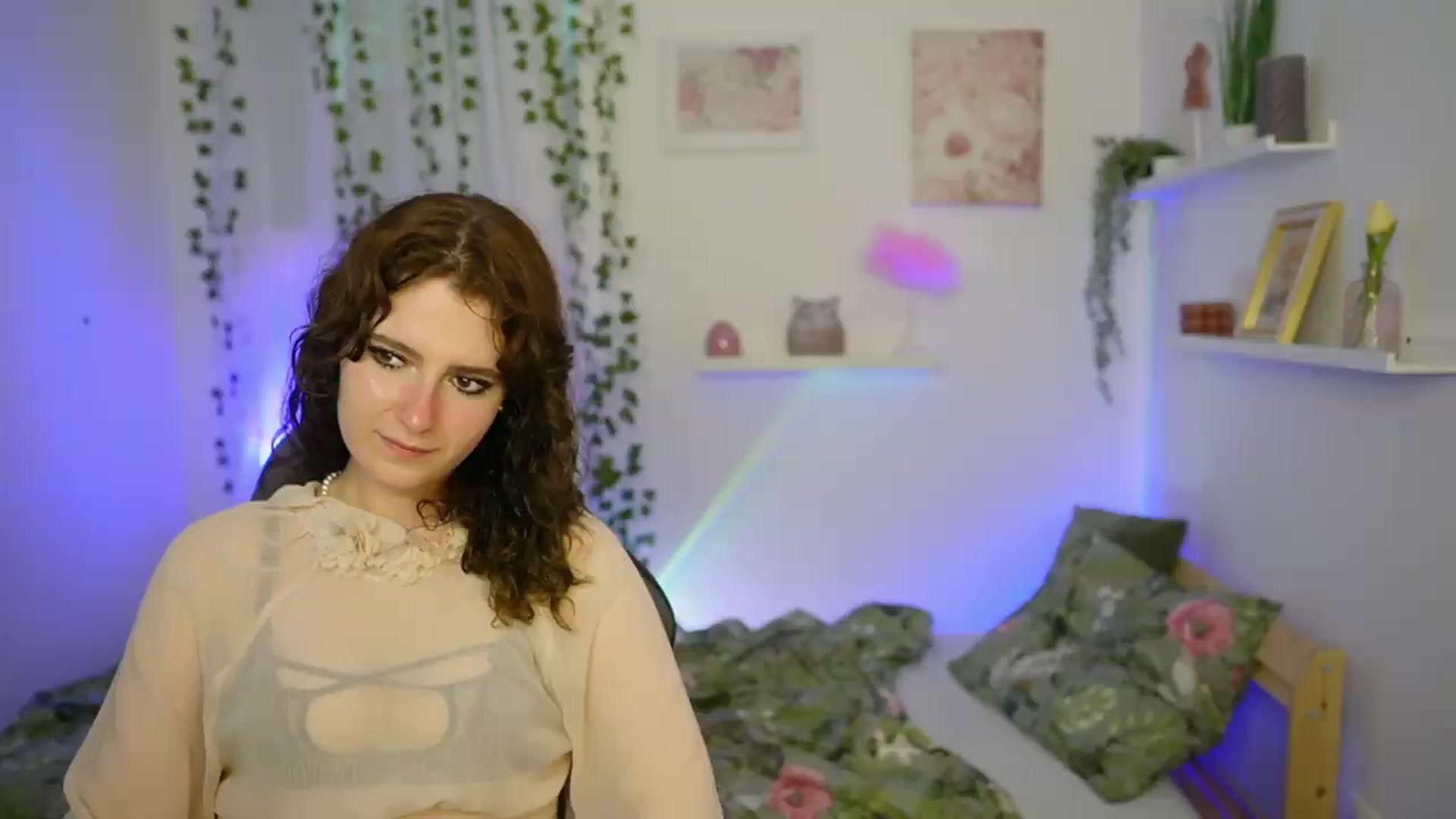 Gallery image thumbnail from Emily_Paris18's myfreecams stream on, 06/05/2026, 16:29 image 16 of 20