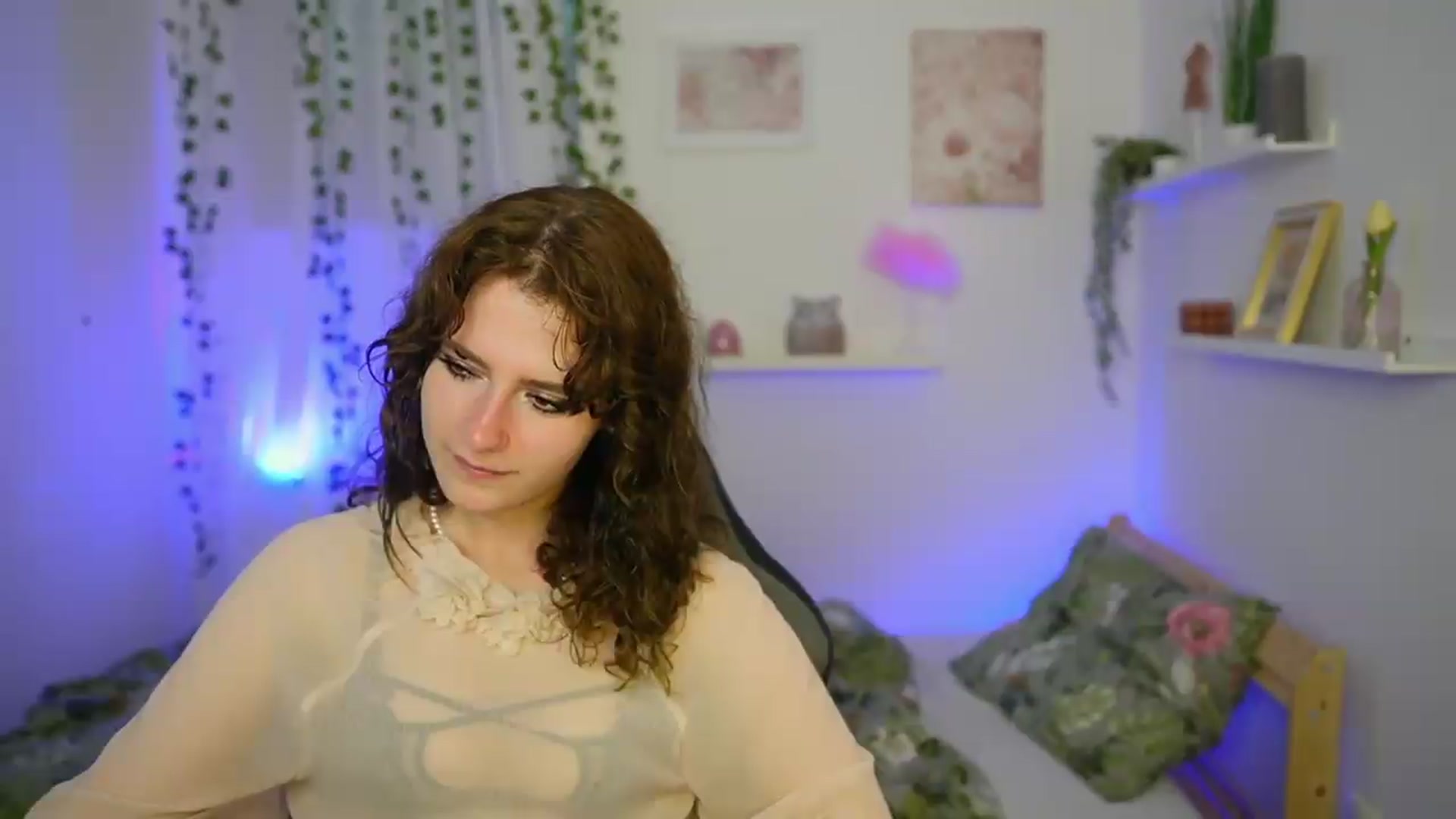 Gallery image thumbnail from Emily_Paris18's myfreecams stream on, 06/05/2026, 17:22 image 6 of 20