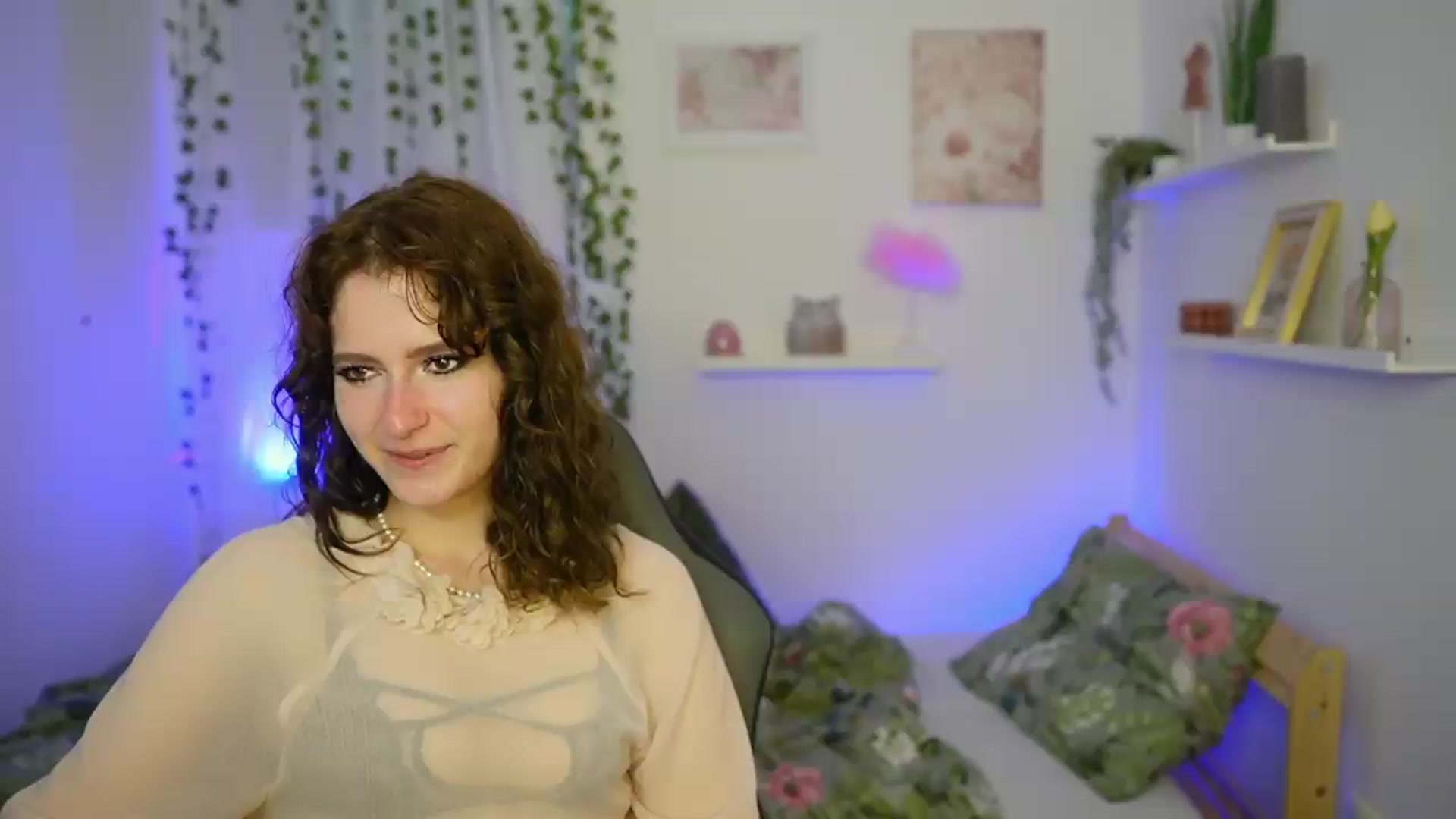 Gallery image thumbnail from Emily_Paris18's myfreecams stream on, 06/05/2026, 17:22 image 1 of 20