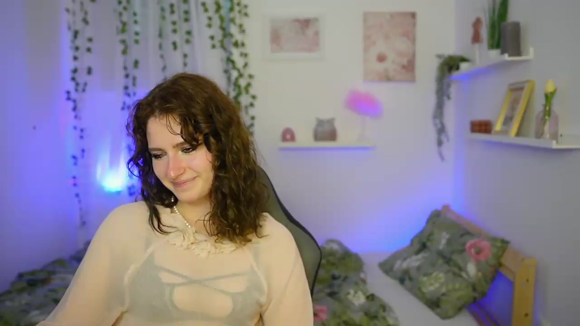 Gallery image thumbnail from Emily_Paris18's myfreecams stream on, 06/05/2026, 17:22 image 4 of 20