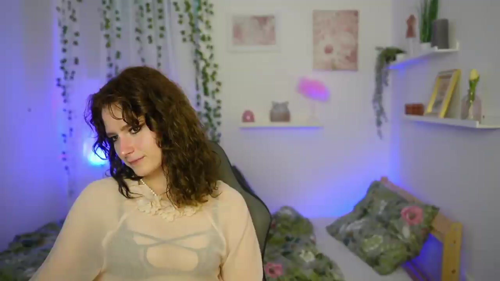Gallery image thumbnail from Emily_Paris18's myfreecams stream on, 06/05/2026, 17:22 image 5 of 20
