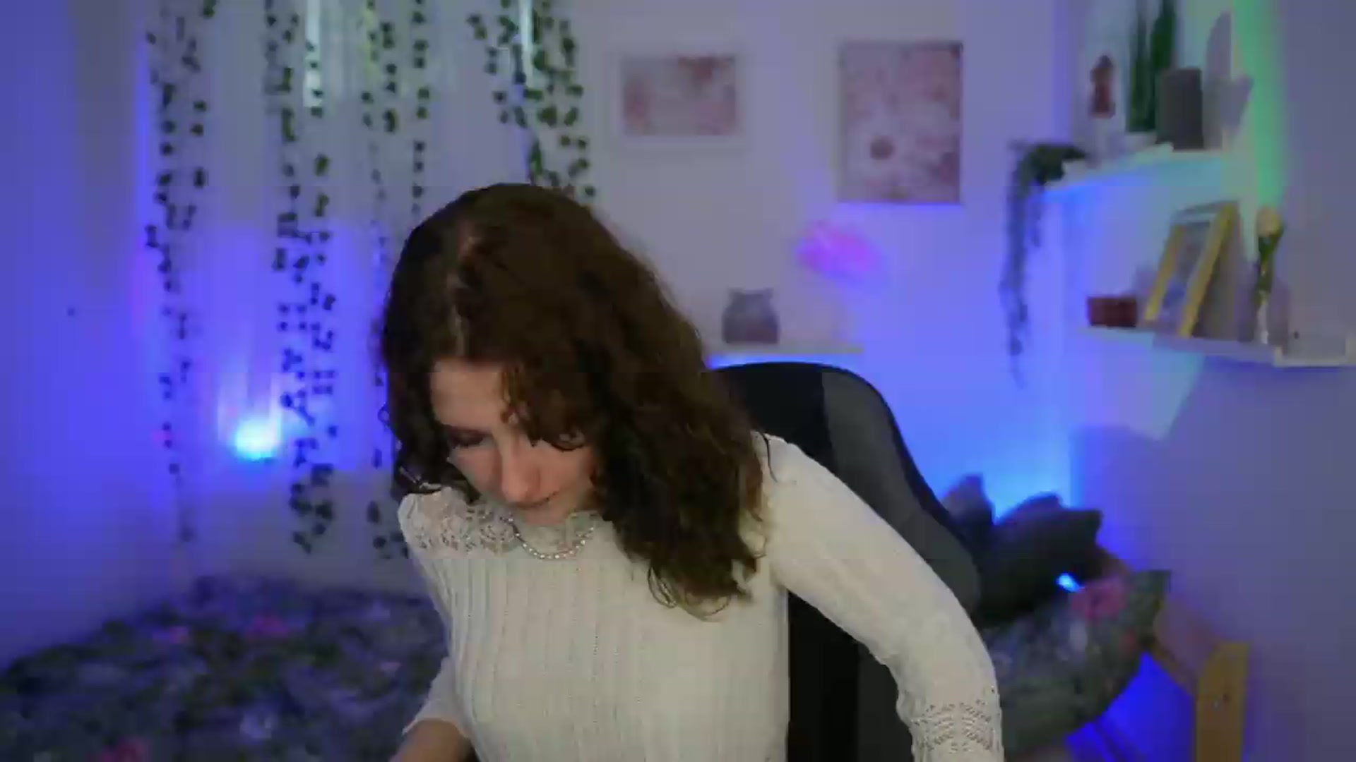 Gallery image thumbnail from Emily_Paris18's myfreecams stream on, 06/06/2026, 14:29 image 6 of 20