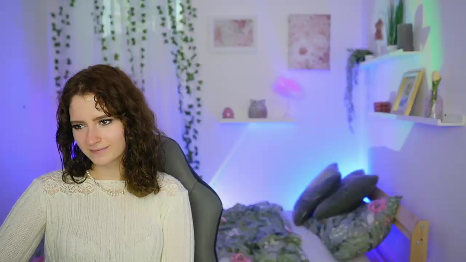 Gallery image thumbnail from Emily_Paris18's myfreecams stream on, 06/06/2026, 14:29 image 7 of 20