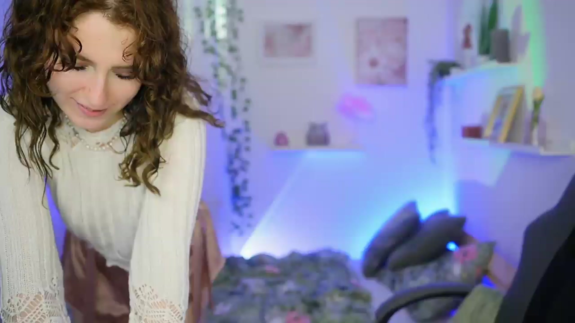 Gallery image thumbnail from Emily_Paris18's myfreecams stream on, 06/06/2026, 14:29 image 11 of 20