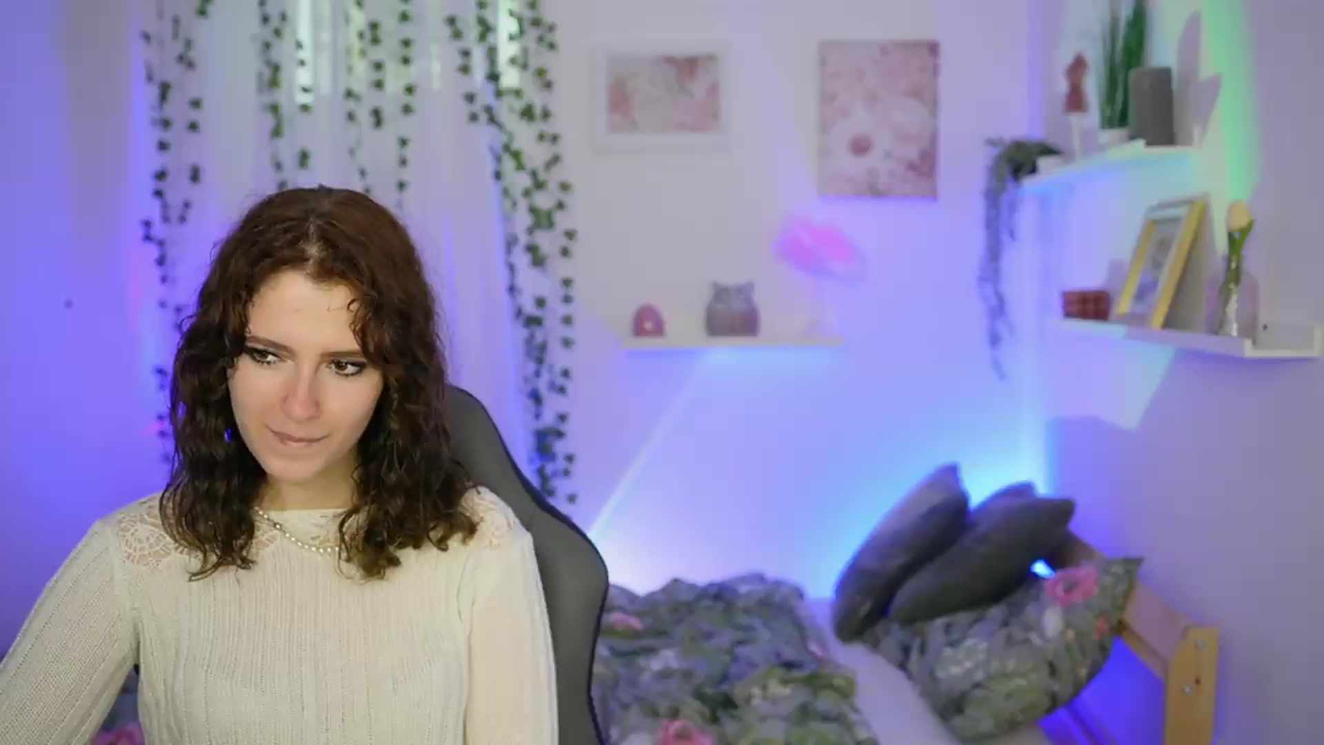 Gallery image thumbnail from Emily_Paris18's myfreecams stream on, 06/06/2026, 14:29 image 18 of 20