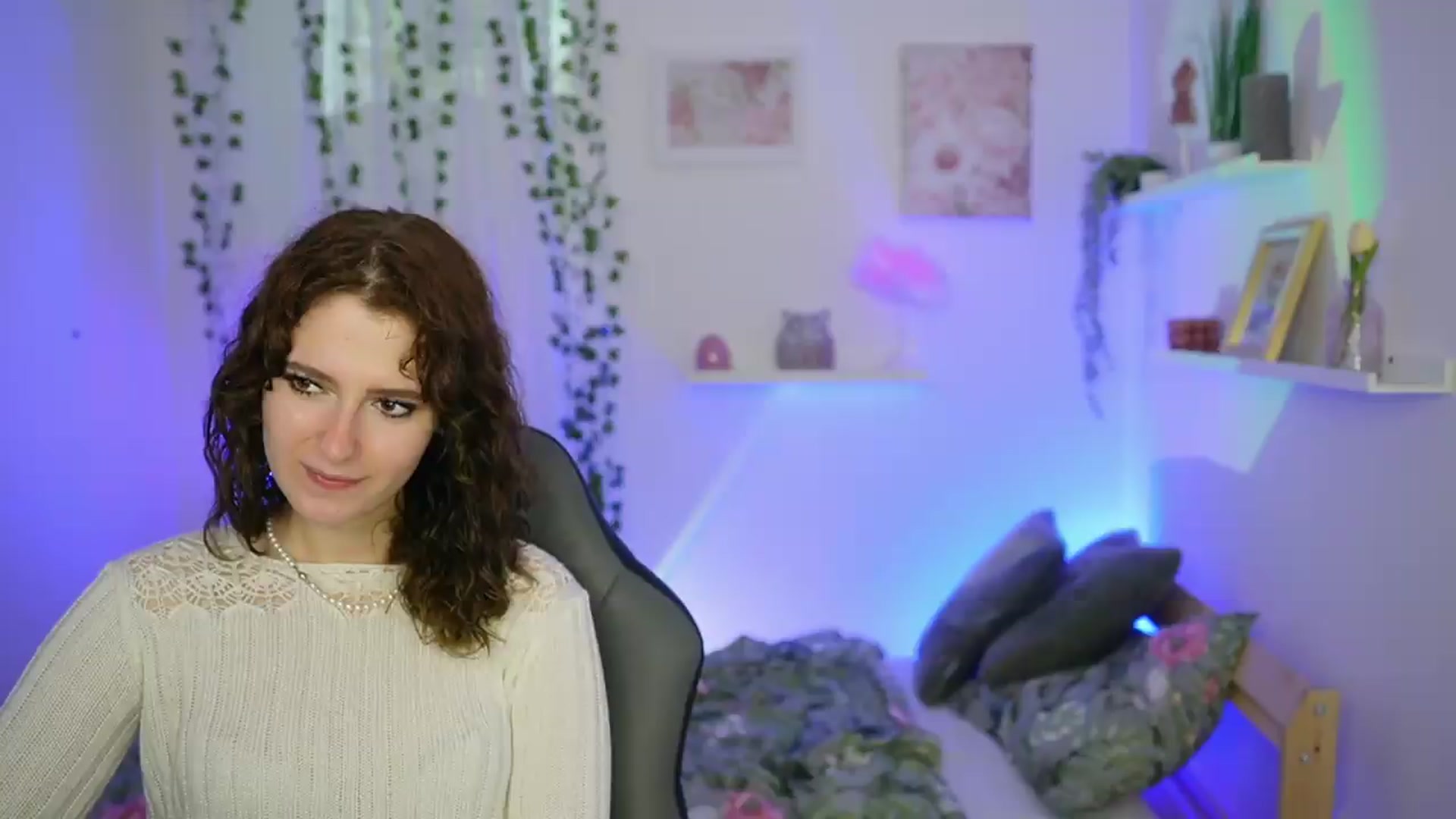 Gallery image thumbnail from Emily_Paris18's myfreecams stream on, 06/06/2026, 14:29 image 8 of 20