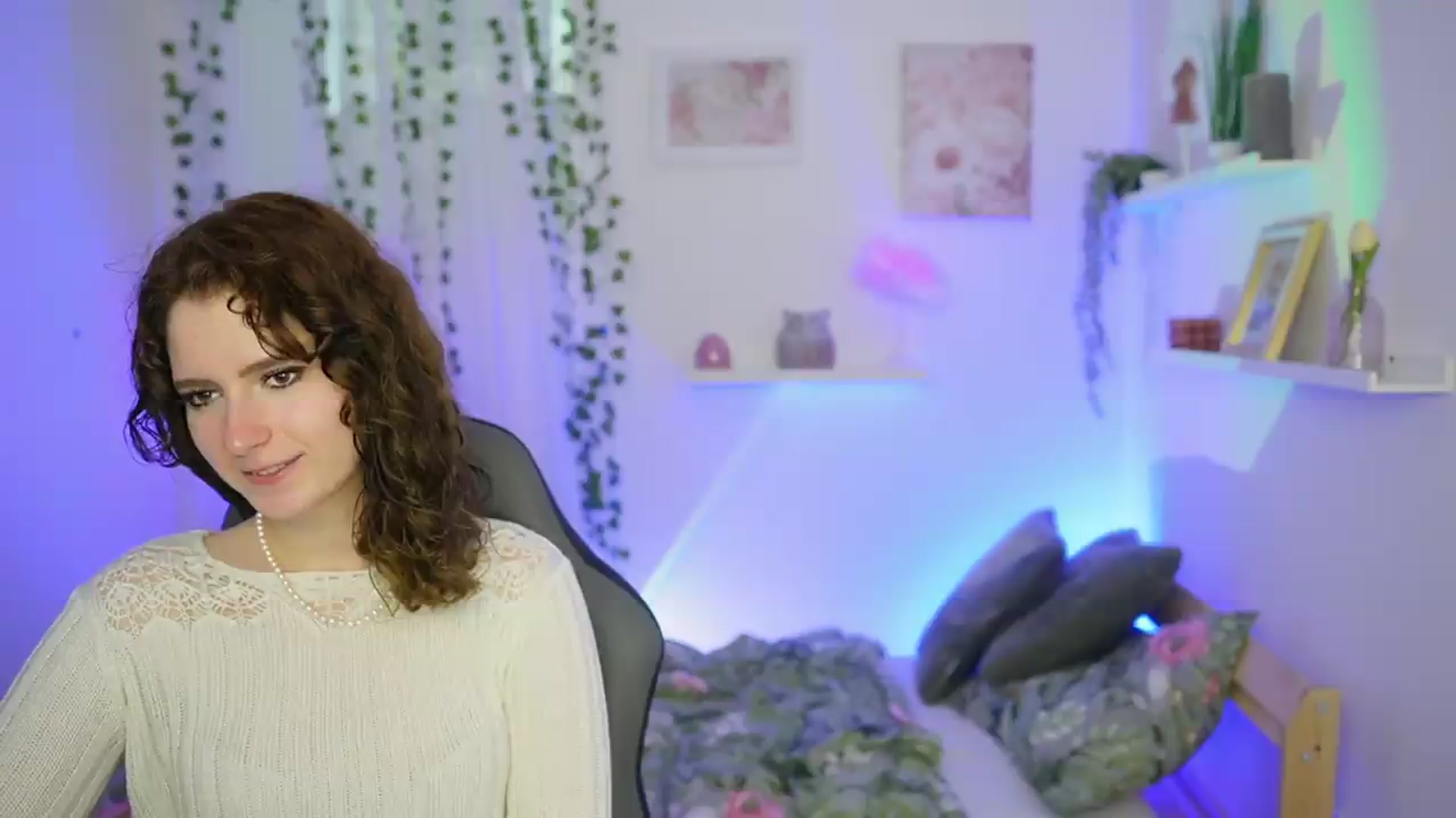 Gallery image thumbnail from Emily_Paris18's myfreecams stream on, 06/06/2026, 15:13 image 17 of 20