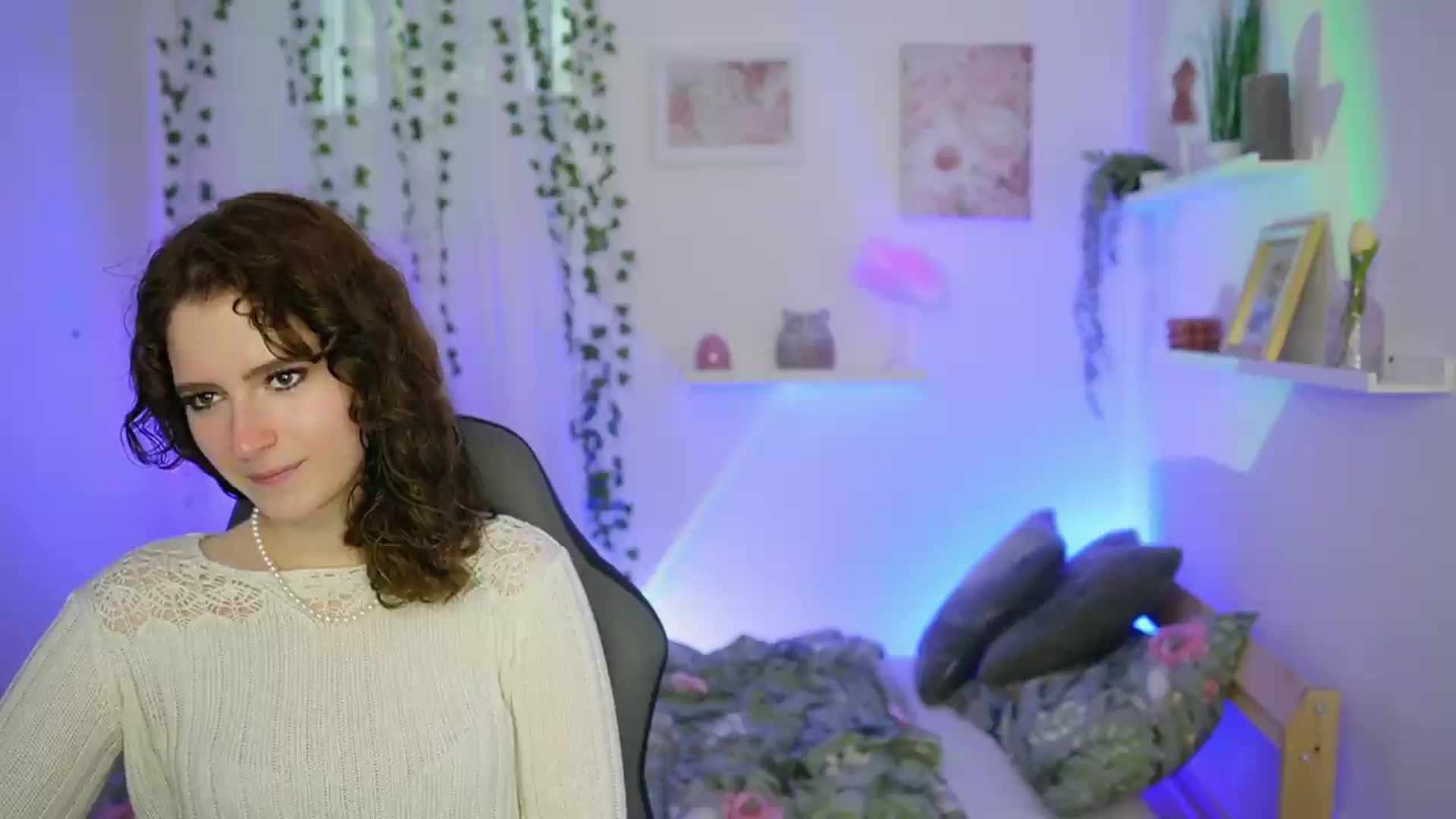 Gallery image thumbnail from Emily_Paris18's myfreecams stream on, 06/06/2026, 15:13 image 15 of 20