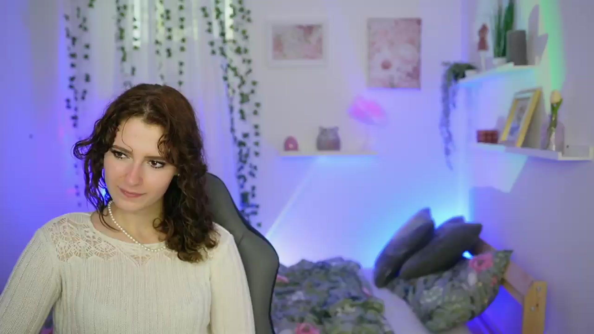 Gallery image thumbnail from Emily_Paris18's myfreecams stream on, 06/06/2026, 15:13 image 3 of 20