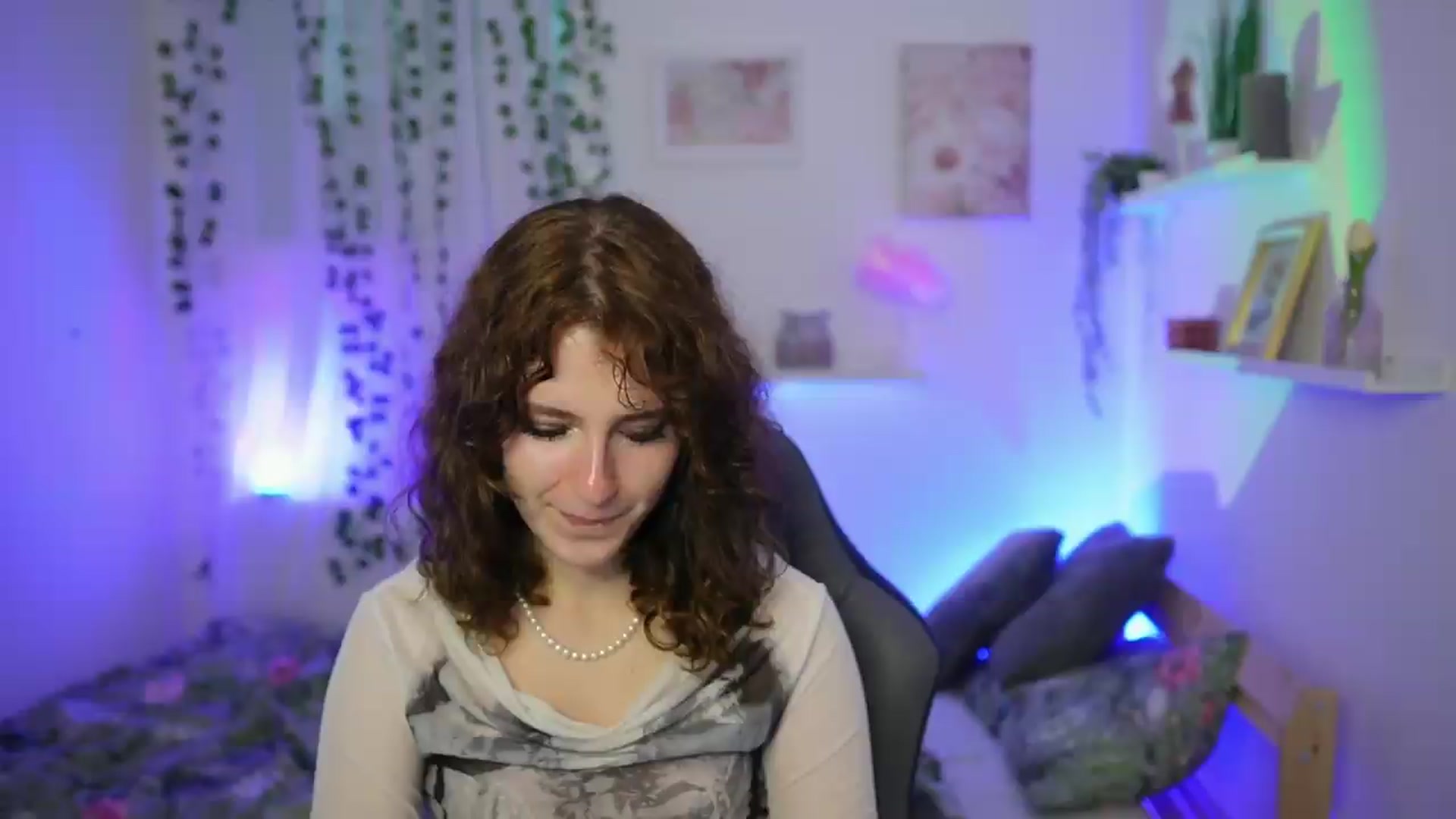 Gallery image thumbnail from Emily_Paris18's myfreecams stream on, 06/07/2026, 17:24 image 18 of 20
