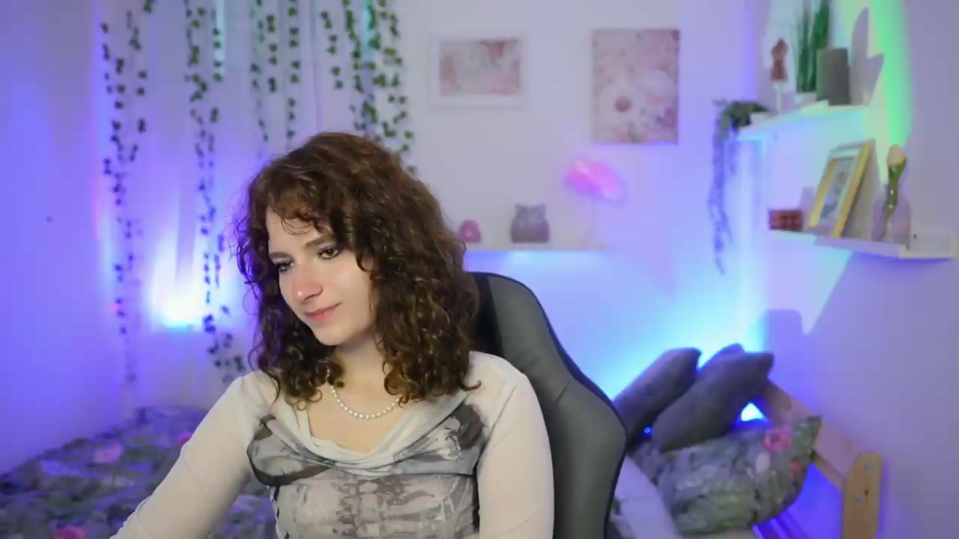 Gallery image thumbnail from Emily_Paris18's myfreecams stream on, 06/07/2026, 17:24 image 13 of 20