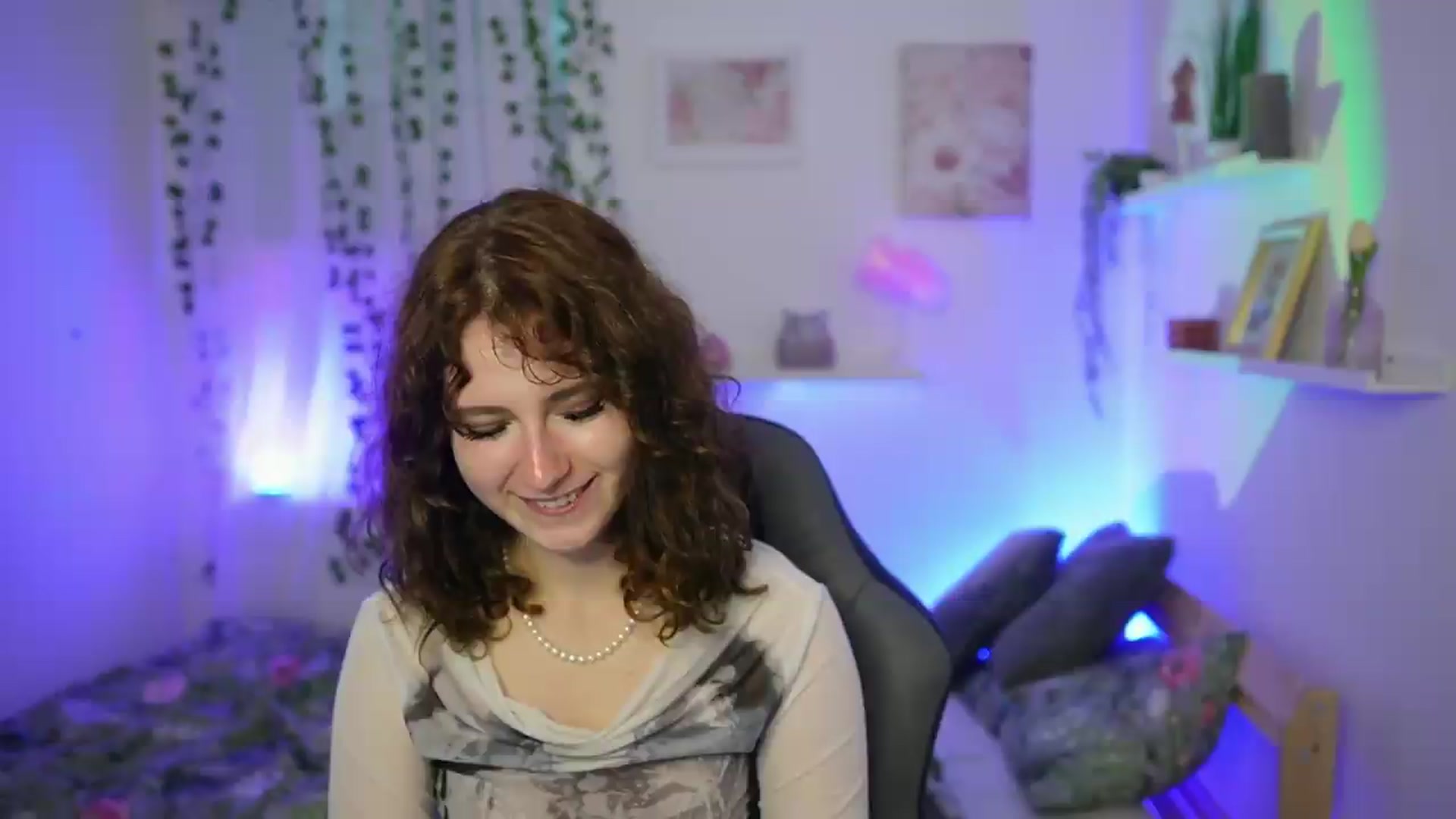 Gallery image thumbnail from Emily_Paris18's myfreecams stream on, 06/07/2026, 17:24 image 15 of 20