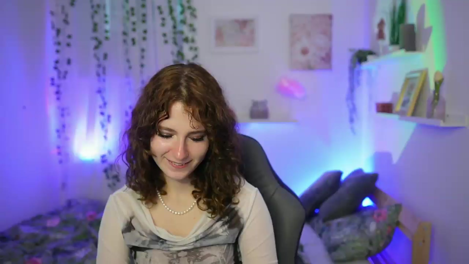 Gallery image thumbnail from Emily_Paris18's myfreecams stream on, 06/07/2026, 17:24 image 16 of 20