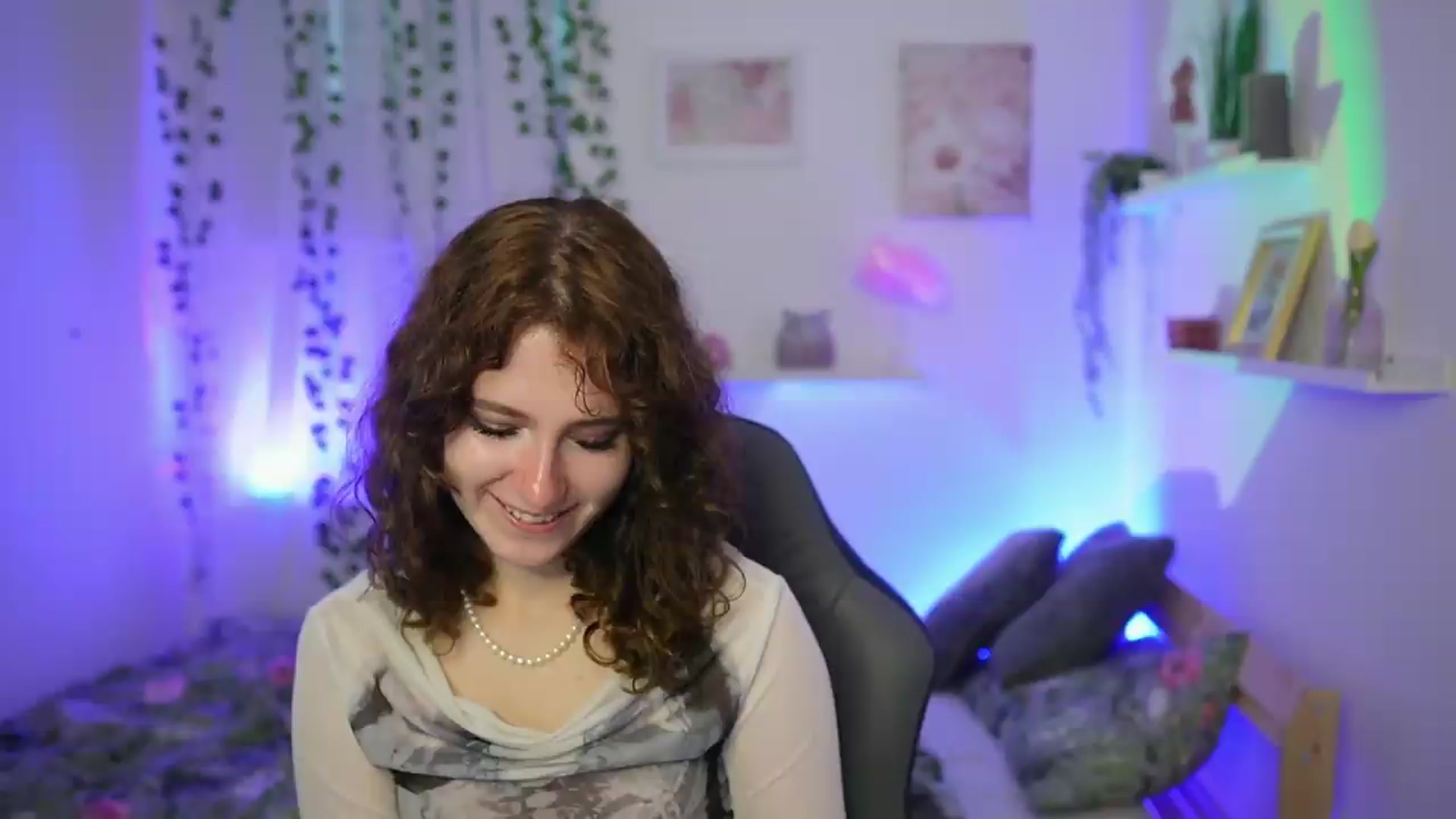 Gallery image thumbnail from Emily_Paris18's myfreecams stream on, 06/07/2026, 17:24 image 19 of 20