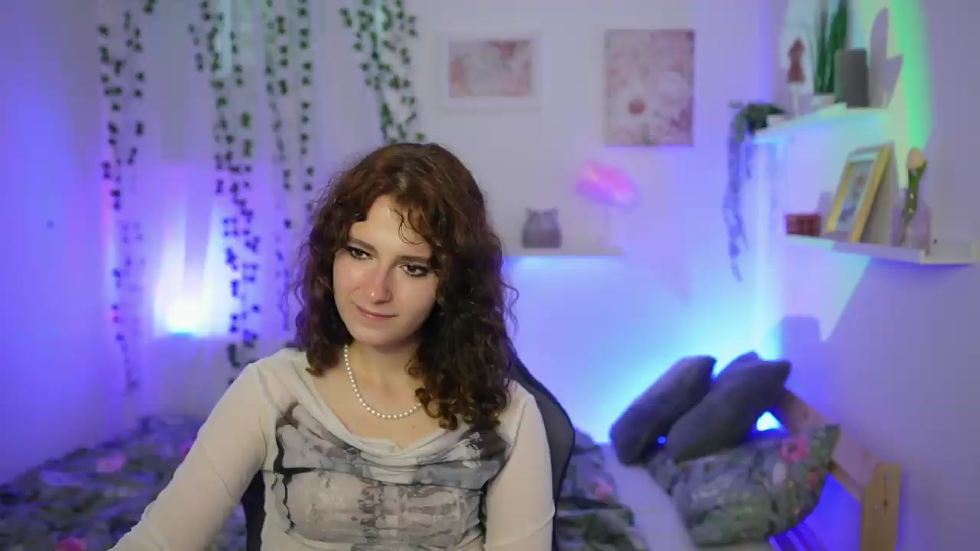 Gallery image thumbnail from Emily_Paris18's myfreecams stream on, 06/07/2026, 17:24 image 2 of 20