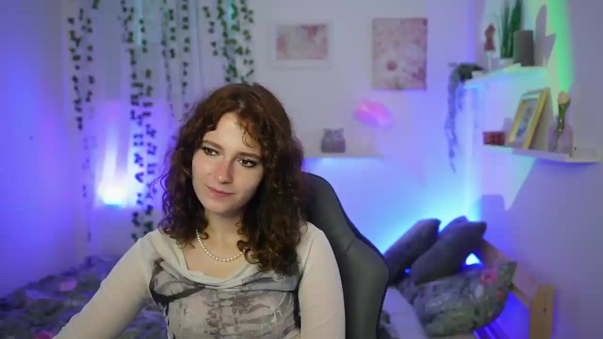 Gallery image thumbnail from Emily_Paris18's myfreecams stream on, 06/07/2026, 17:24 image 12 of 20