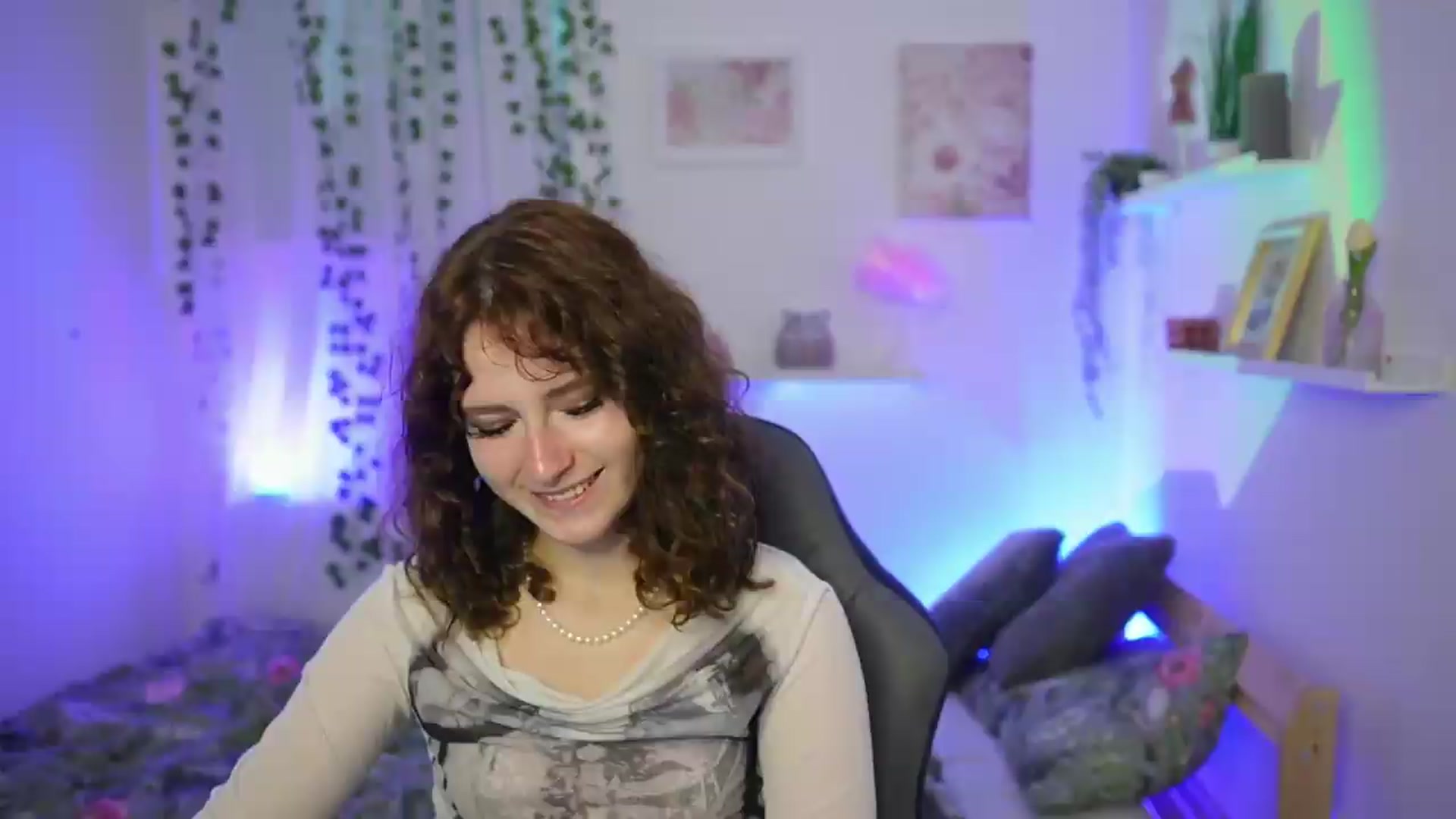 Gallery image thumbnail from Emily_Paris18's myfreecams stream on, 06/07/2026, 17:24 image 14 of 20