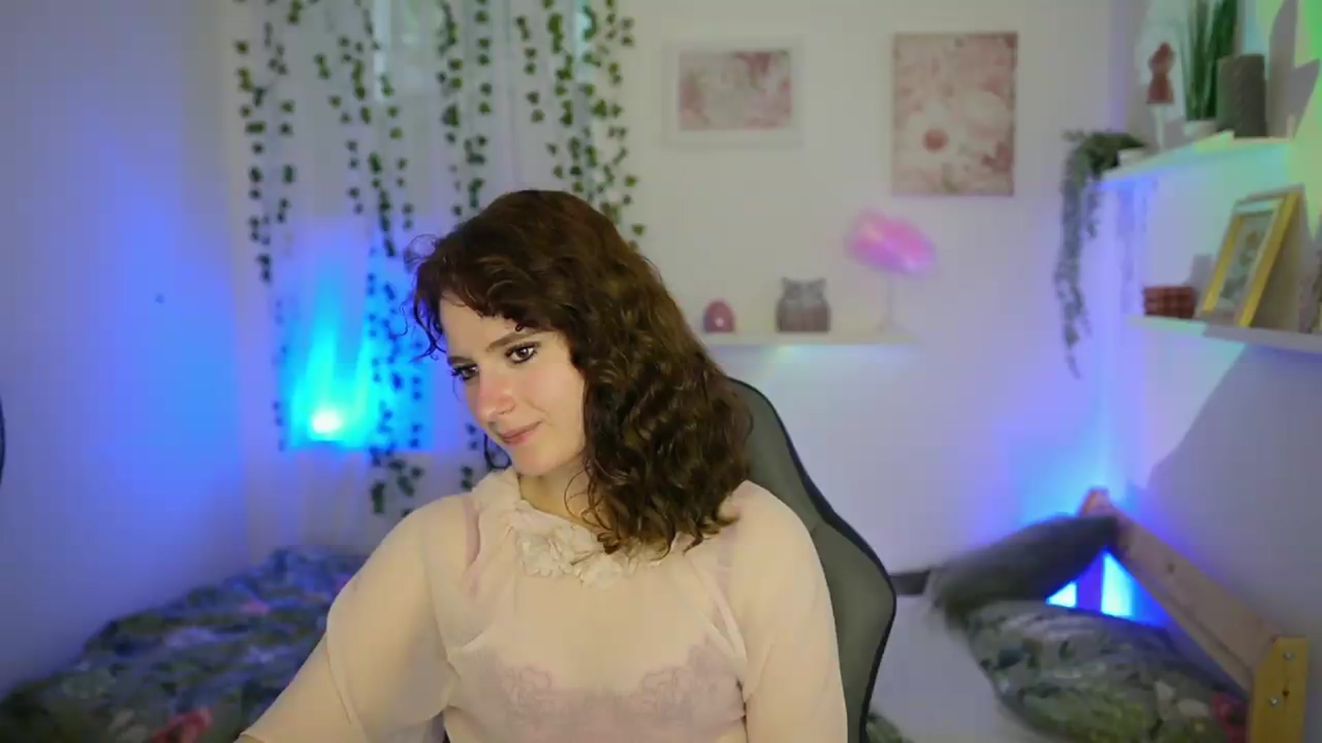 Gallery image thumbnail from Emily_Paris18's myfreecams stream on, 06/08/2026, 17:09 image 5 of 20