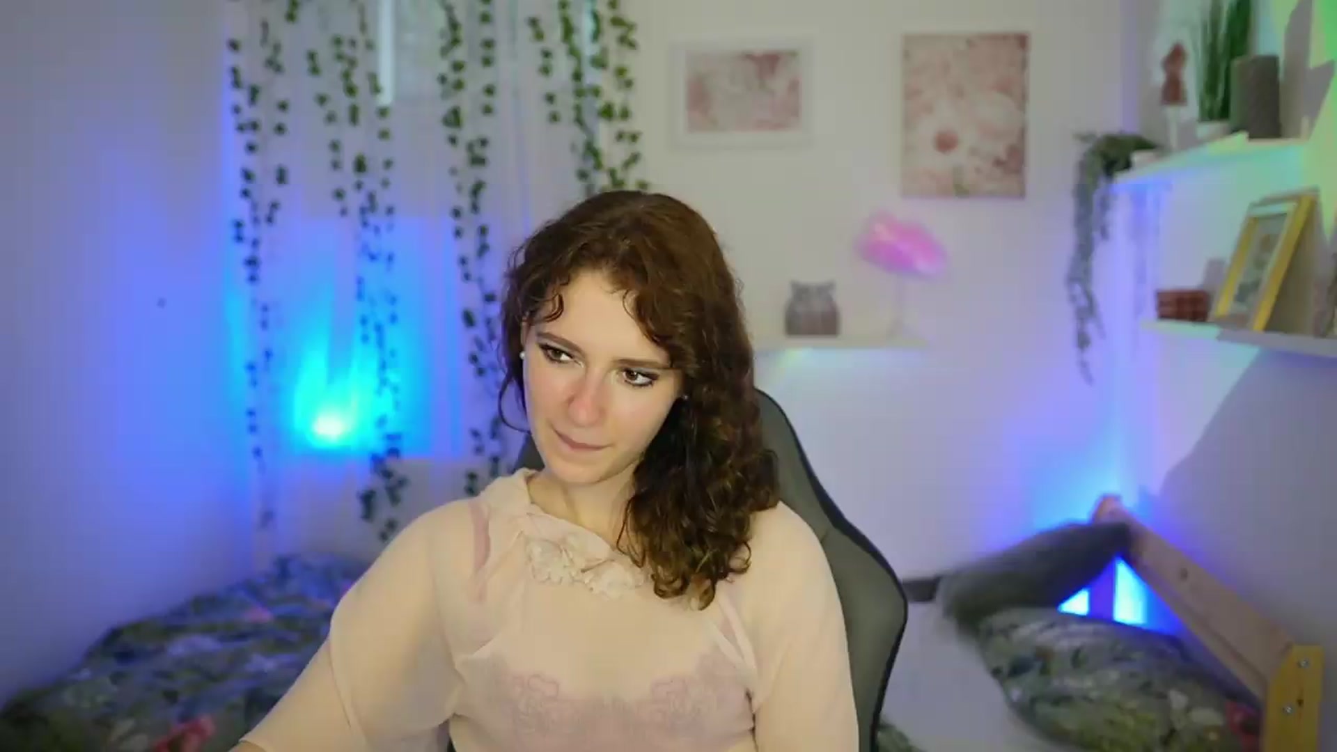 Gallery image thumbnail from Emily_Paris18's myfreecams stream on, 06/08/2026, 17:09 image 6 of 20