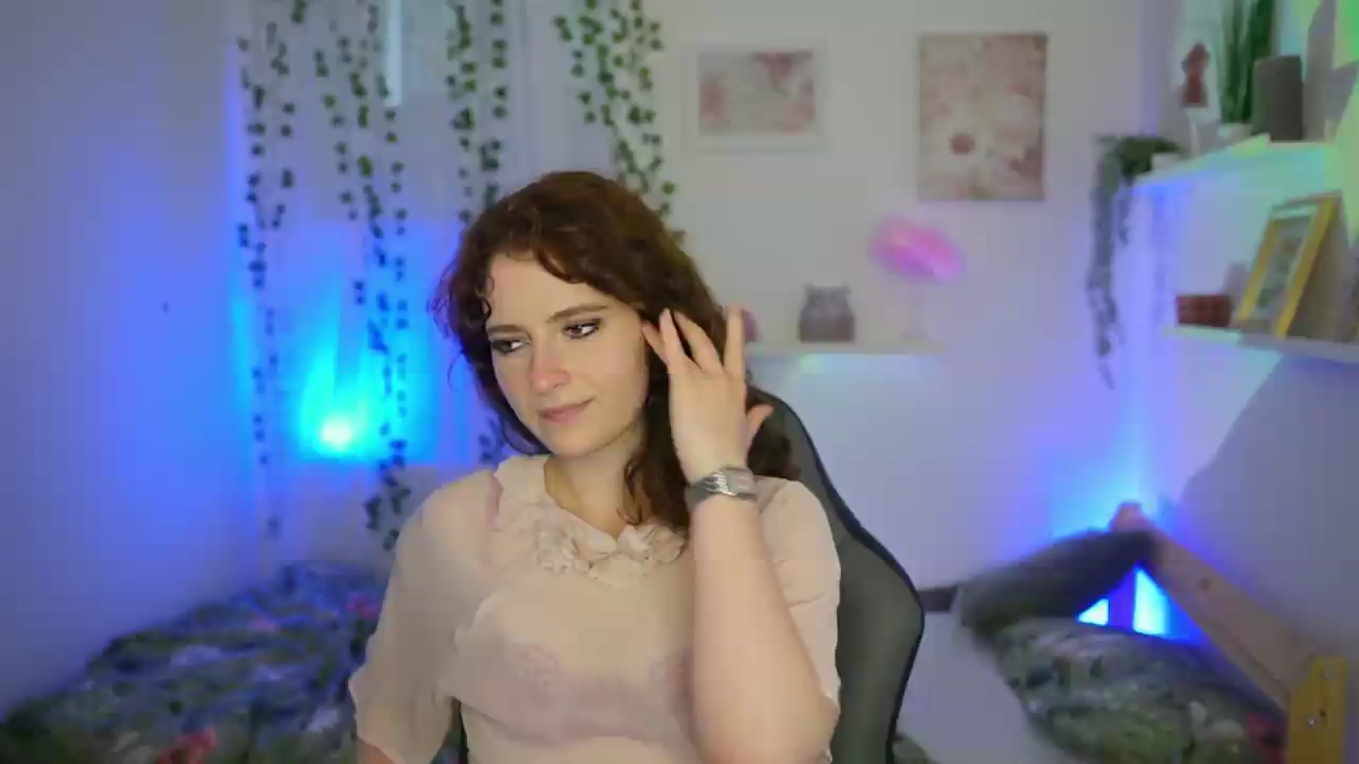 Gallery image thumbnail from Emily_Paris18's myfreecams stream on, 06/08/2026, 17:09 image 18 of 20