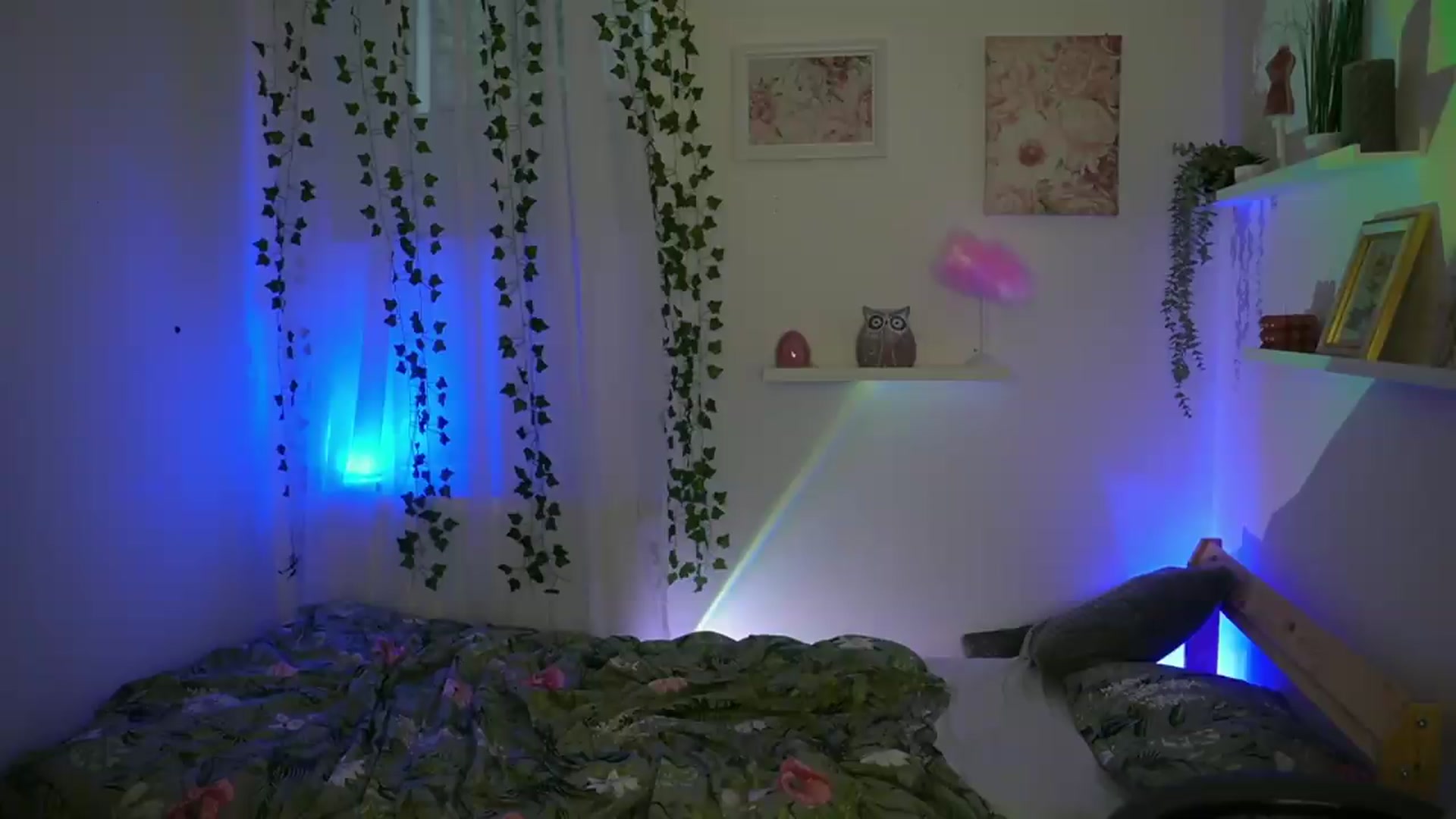 Gallery image thumbnail from Emily_Paris18's myfreecams stream on, 06/08/2026, 17:09 image 17 of 20