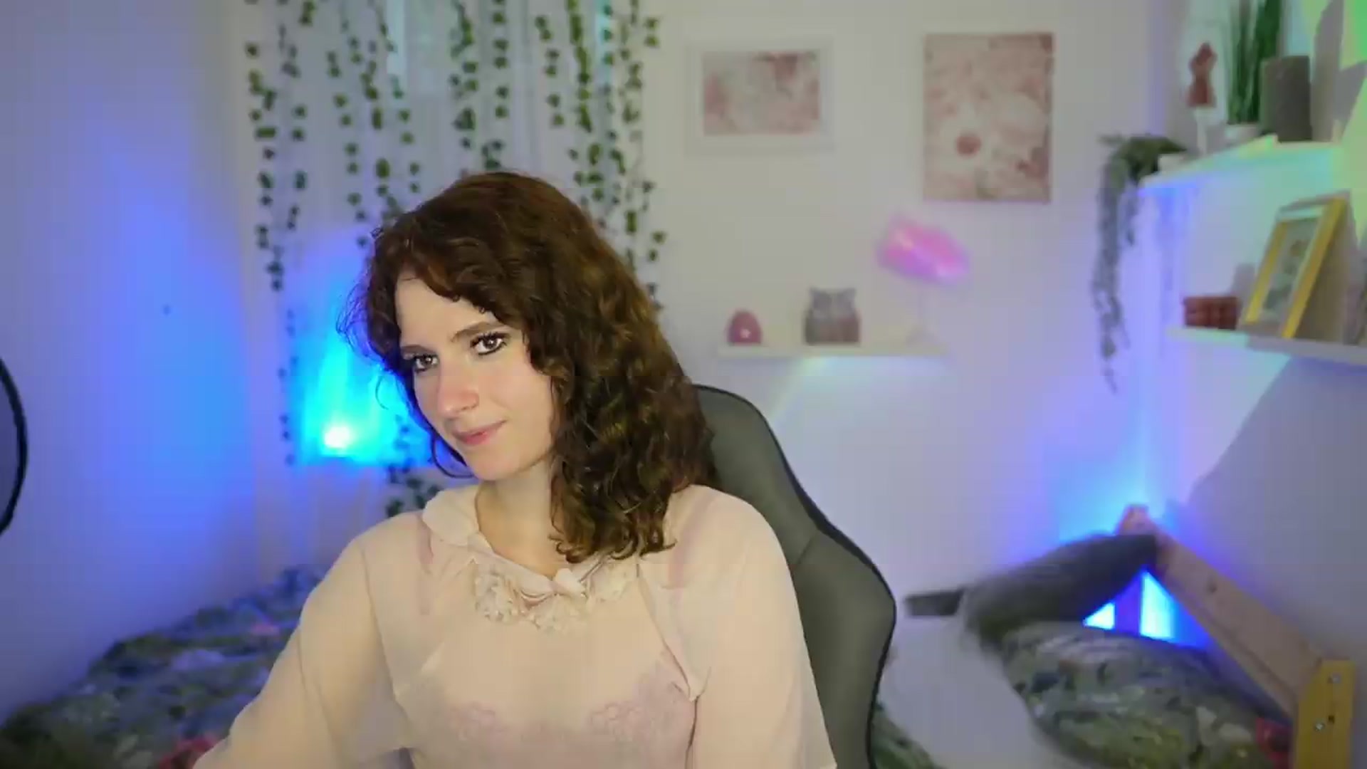 Gallery image thumbnail from Emily_Paris18's myfreecams stream on, 06/08/2026, 17:09 image 19 of 20