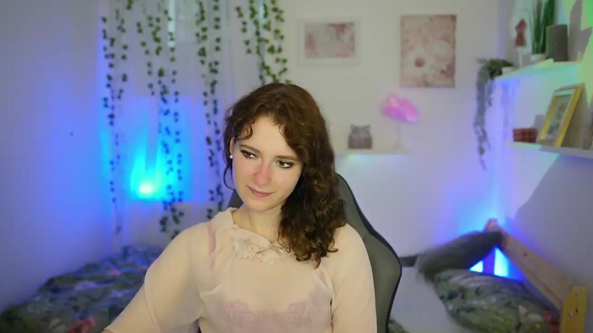 Gallery image thumbnail from Emily_Paris18's myfreecams stream on, 06/08/2026, 17:09 image 2 of 20